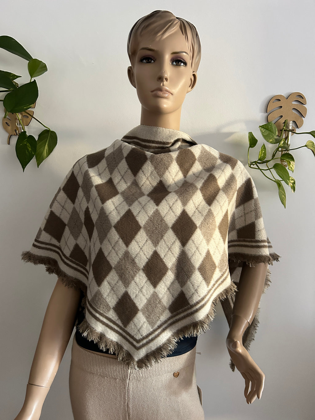 ¡REBAJAS! Poncho de Punto Estampado Rombos
