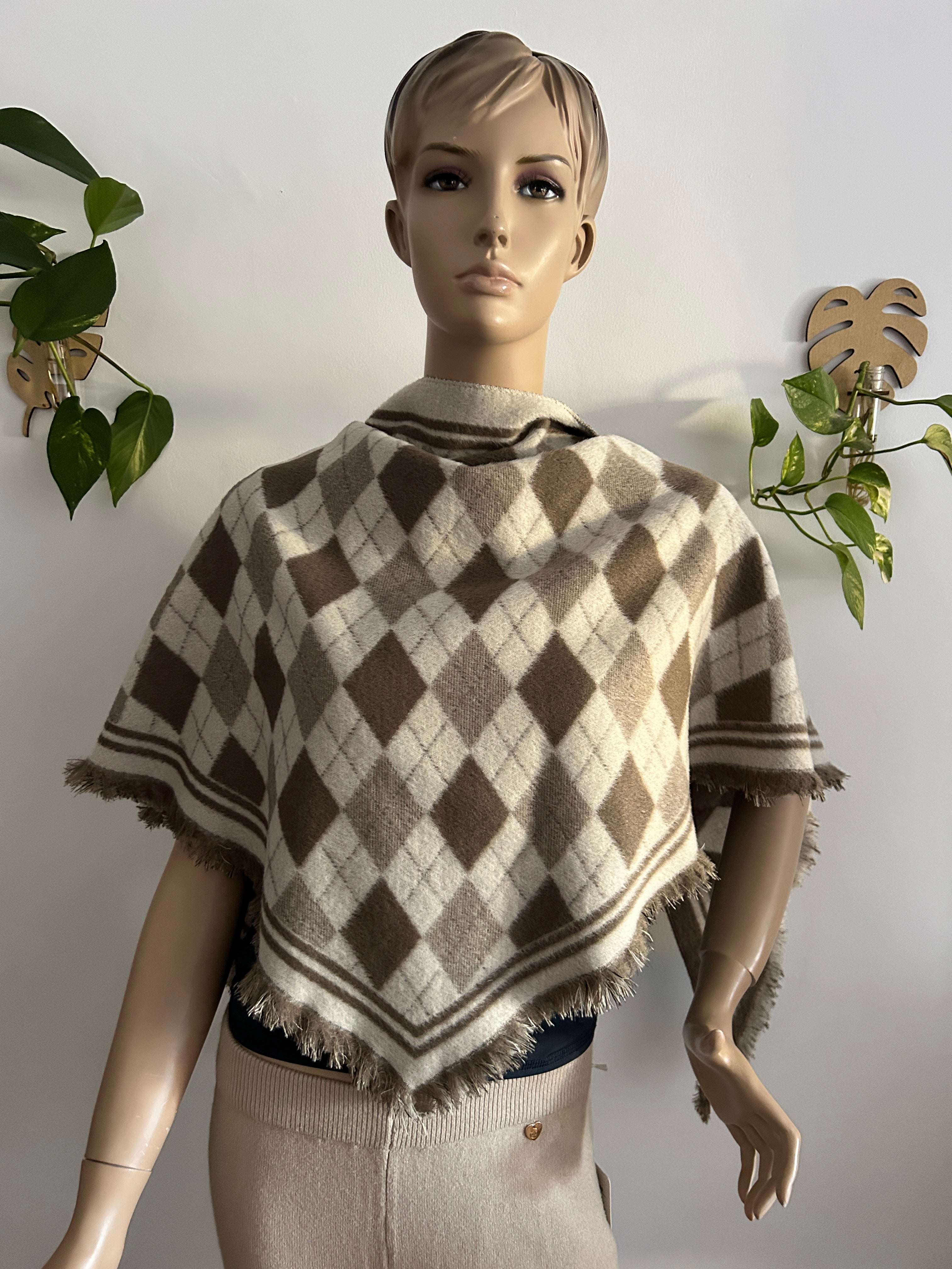 ¡REBAJAS! Poncho de Punto Estampado Rombos