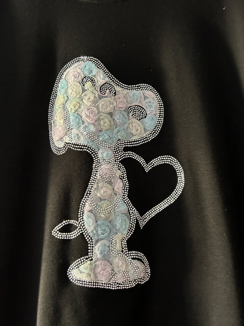 Camiseta de manga corta con estampado brillante de Snoopy con detalles en pedrería