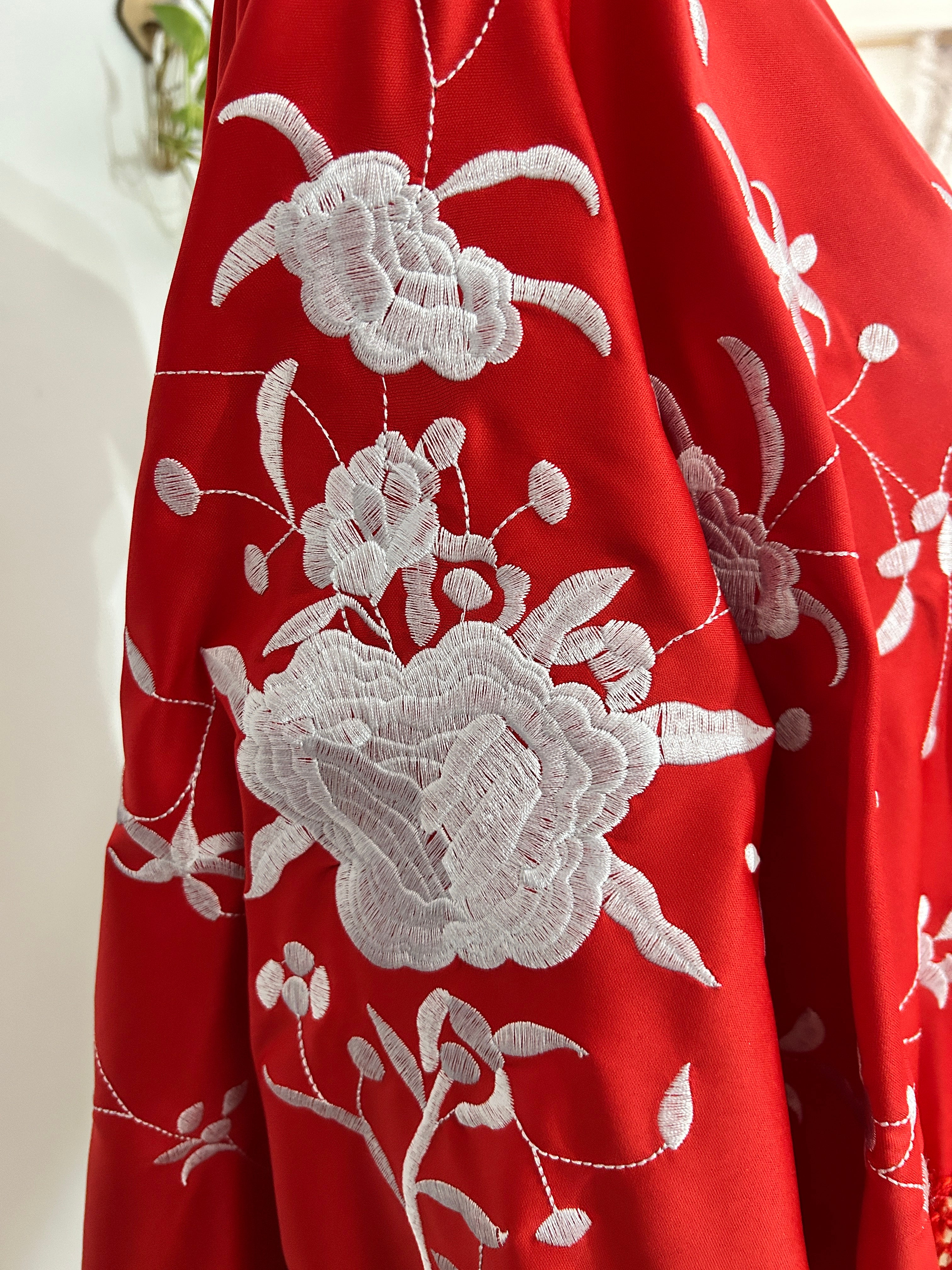 ❤️ Mantón Bordado Rojo con Flecos – Elegancia Atemporal ❤️