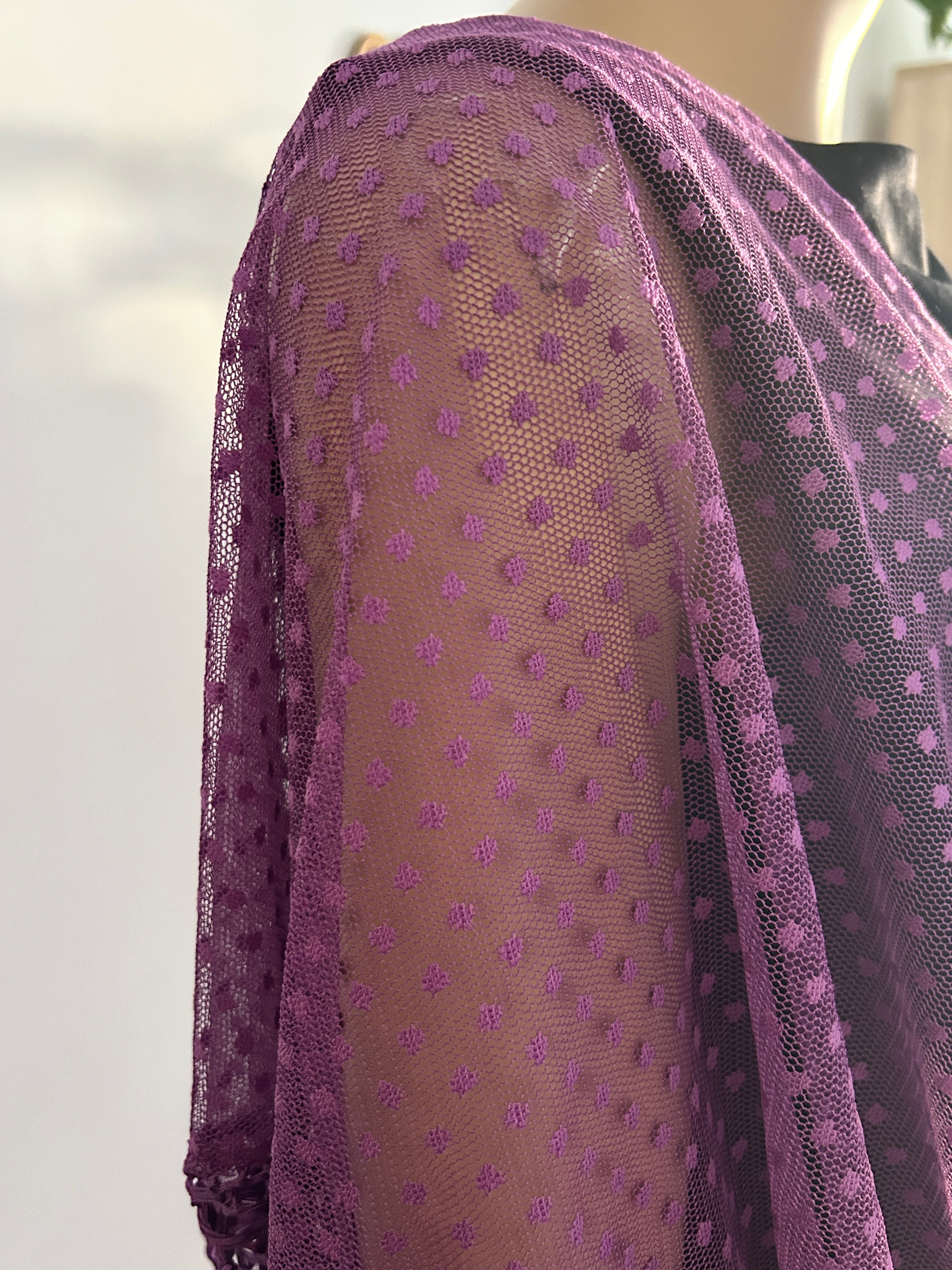 ✨ Mantón de topitos en color malva – Estilo flamenco con toque moderno ✨