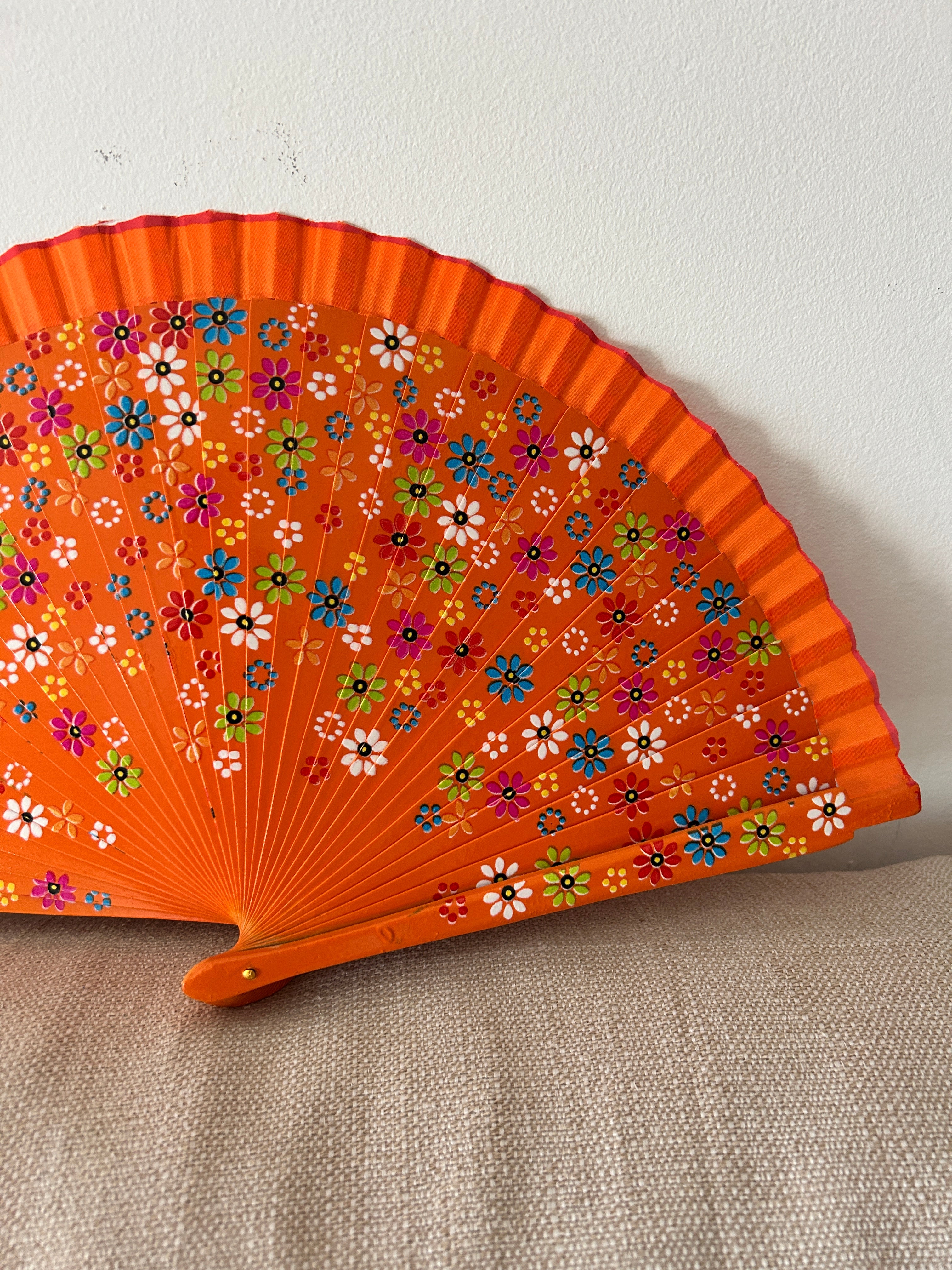 Abanico de mujer – naranja con estampado floral multicolor