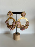 Pendientes florales con aro en tonos tierra