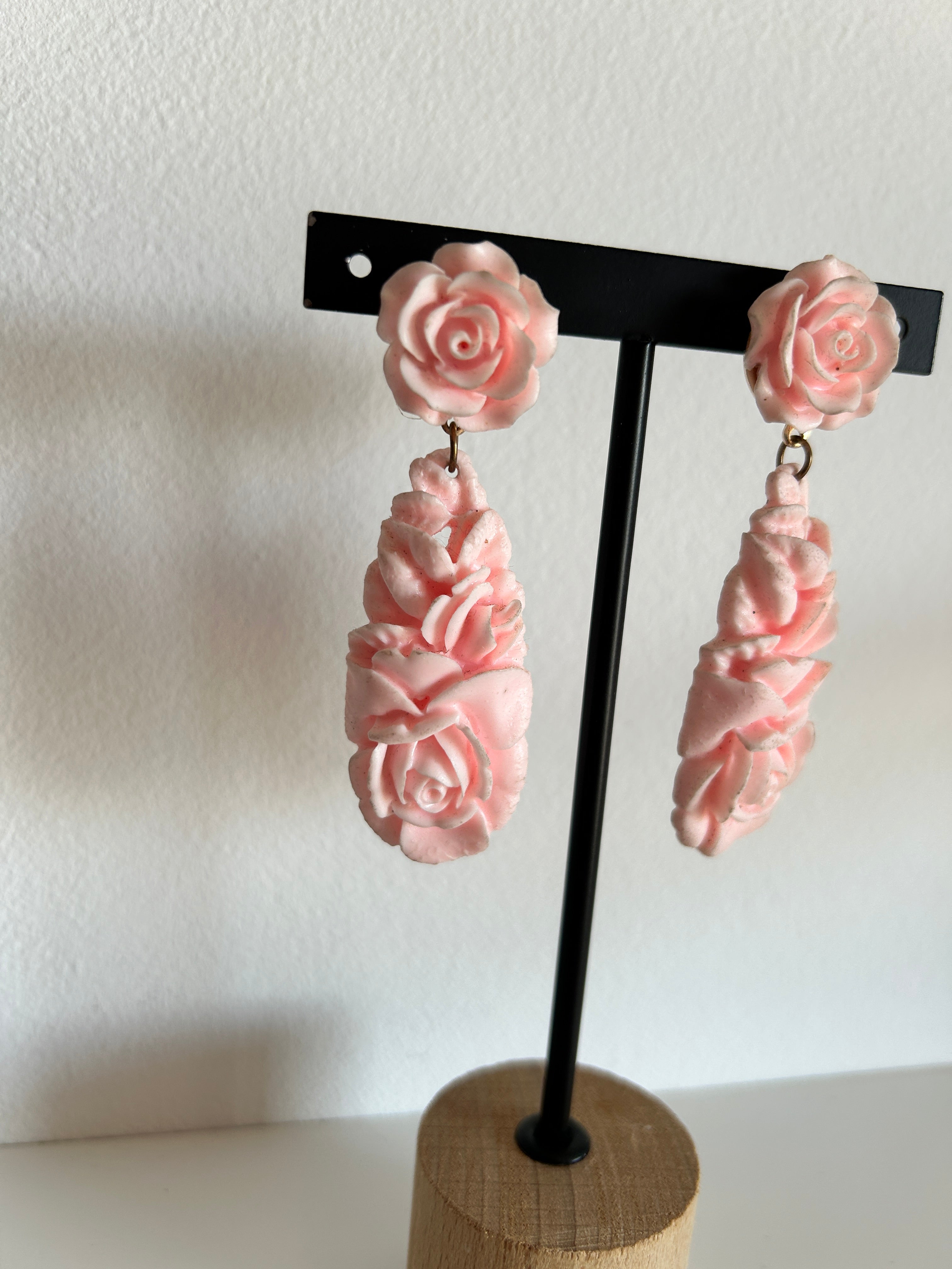 Pendientes de rosas en tono rosa pastel