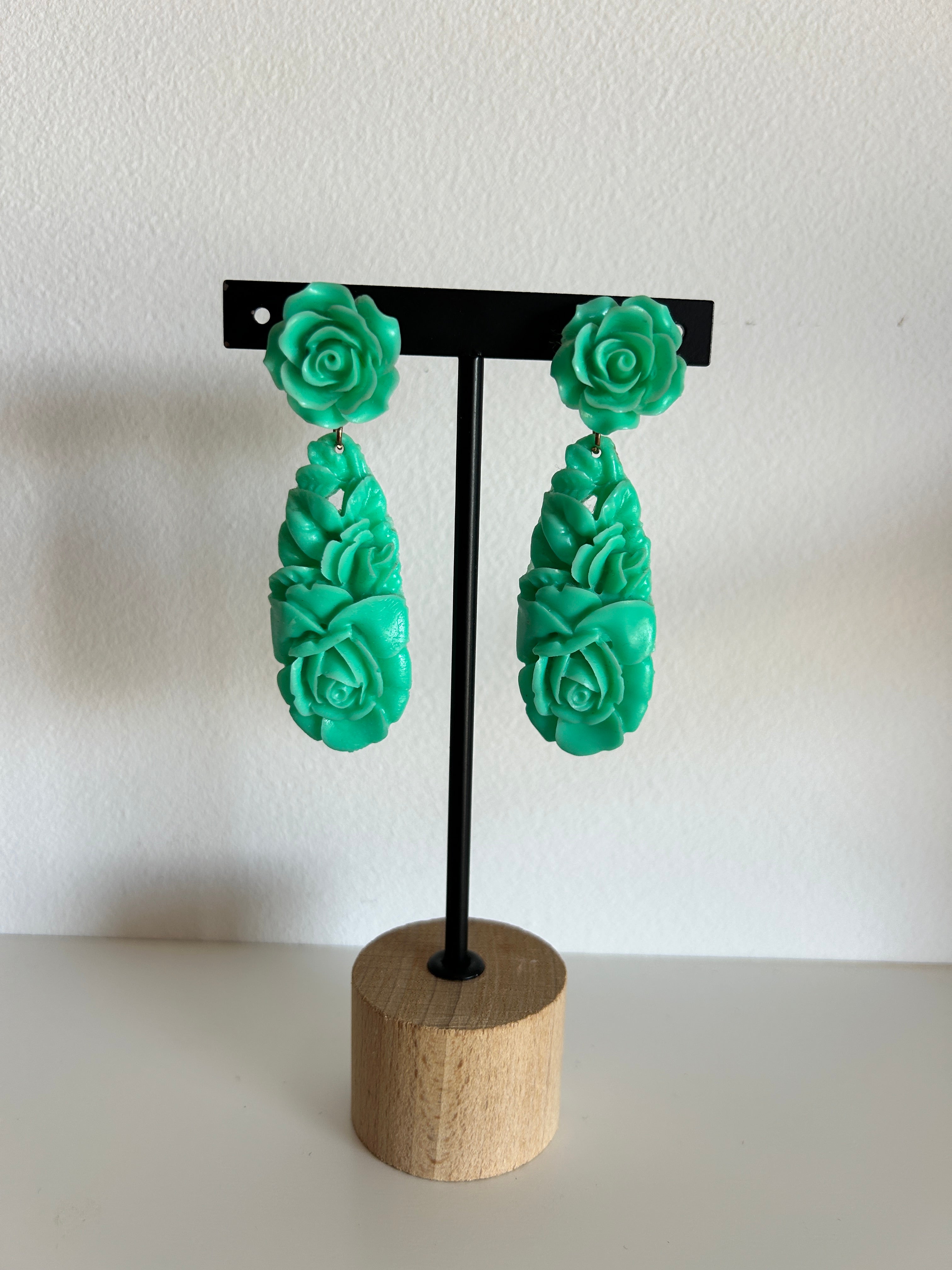 Pendientes de rosas en verde esmeralda