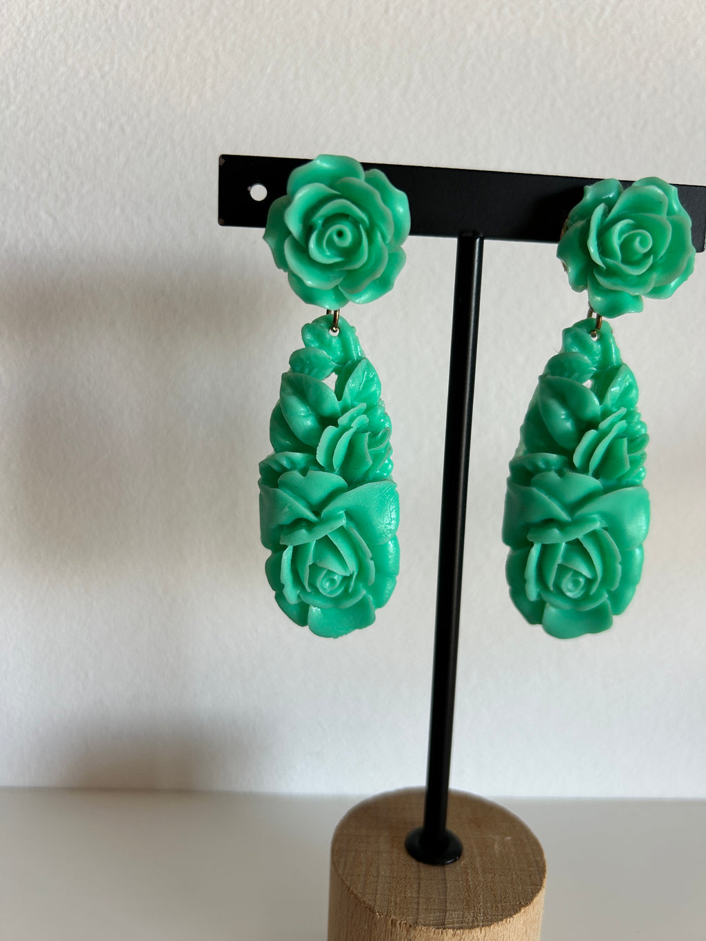 Pendientes de rosas en verde esmeralda