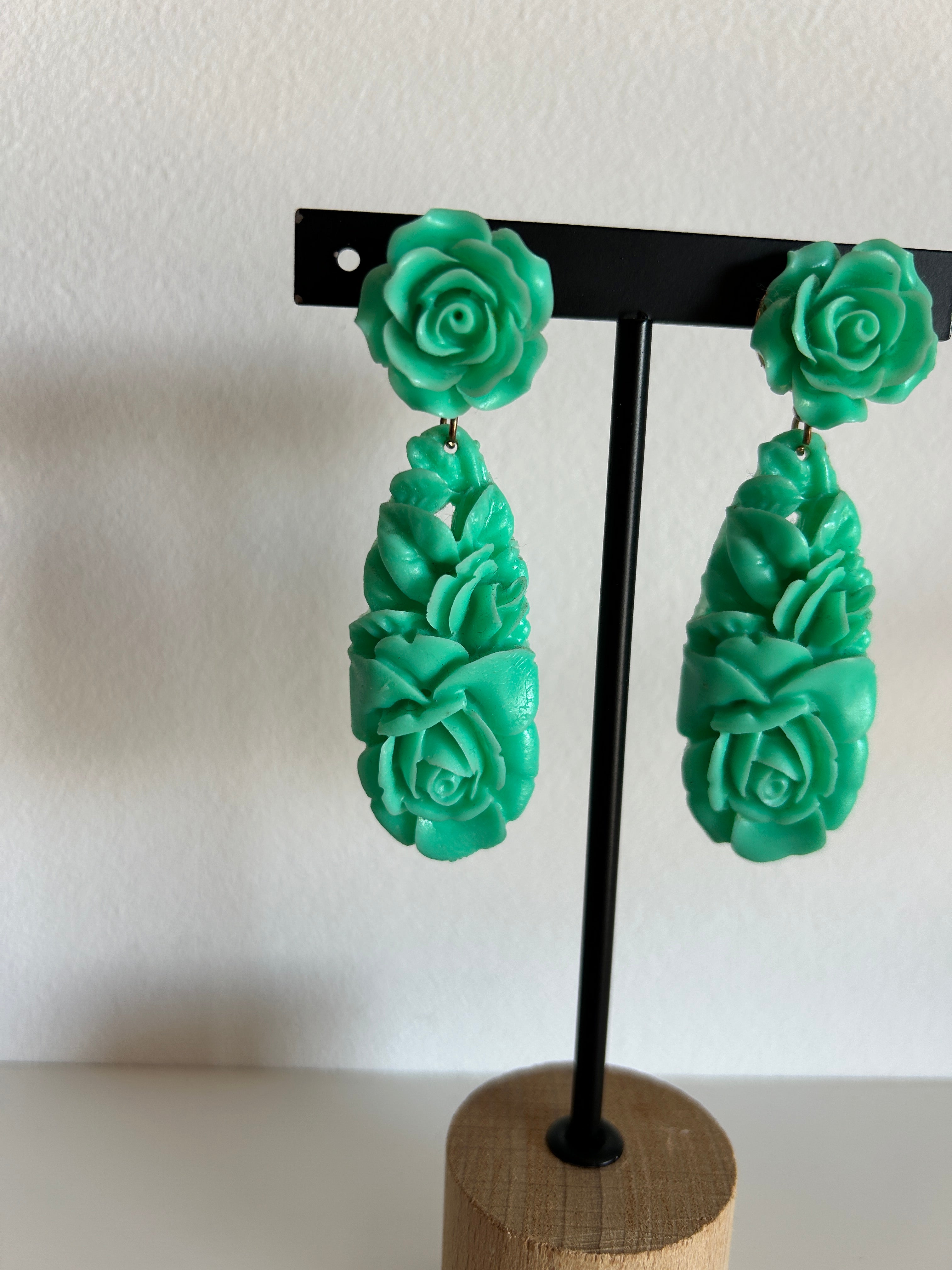 Pendientes de rosas en verde esmeralda