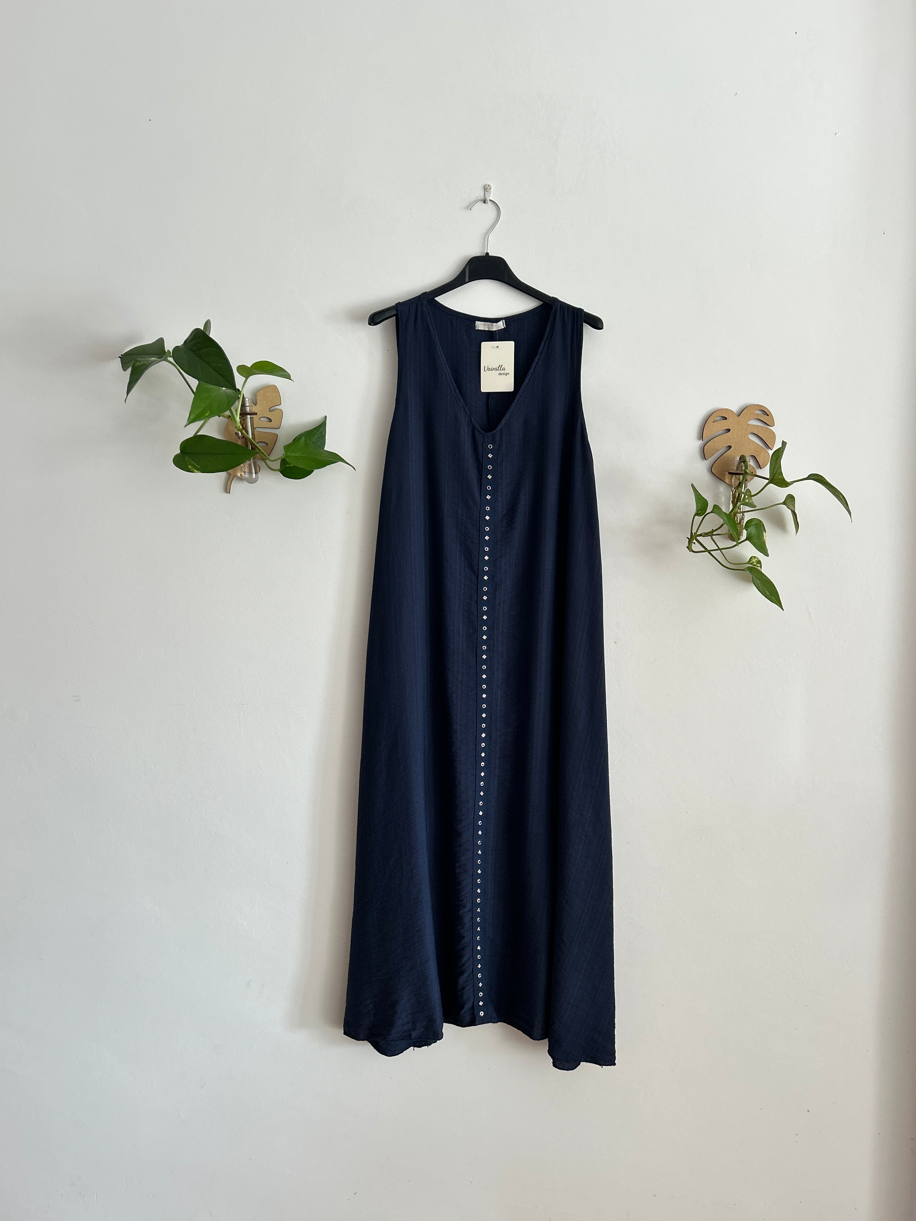 ✨ Vestido largo fluido con detalles decorativos ✨
