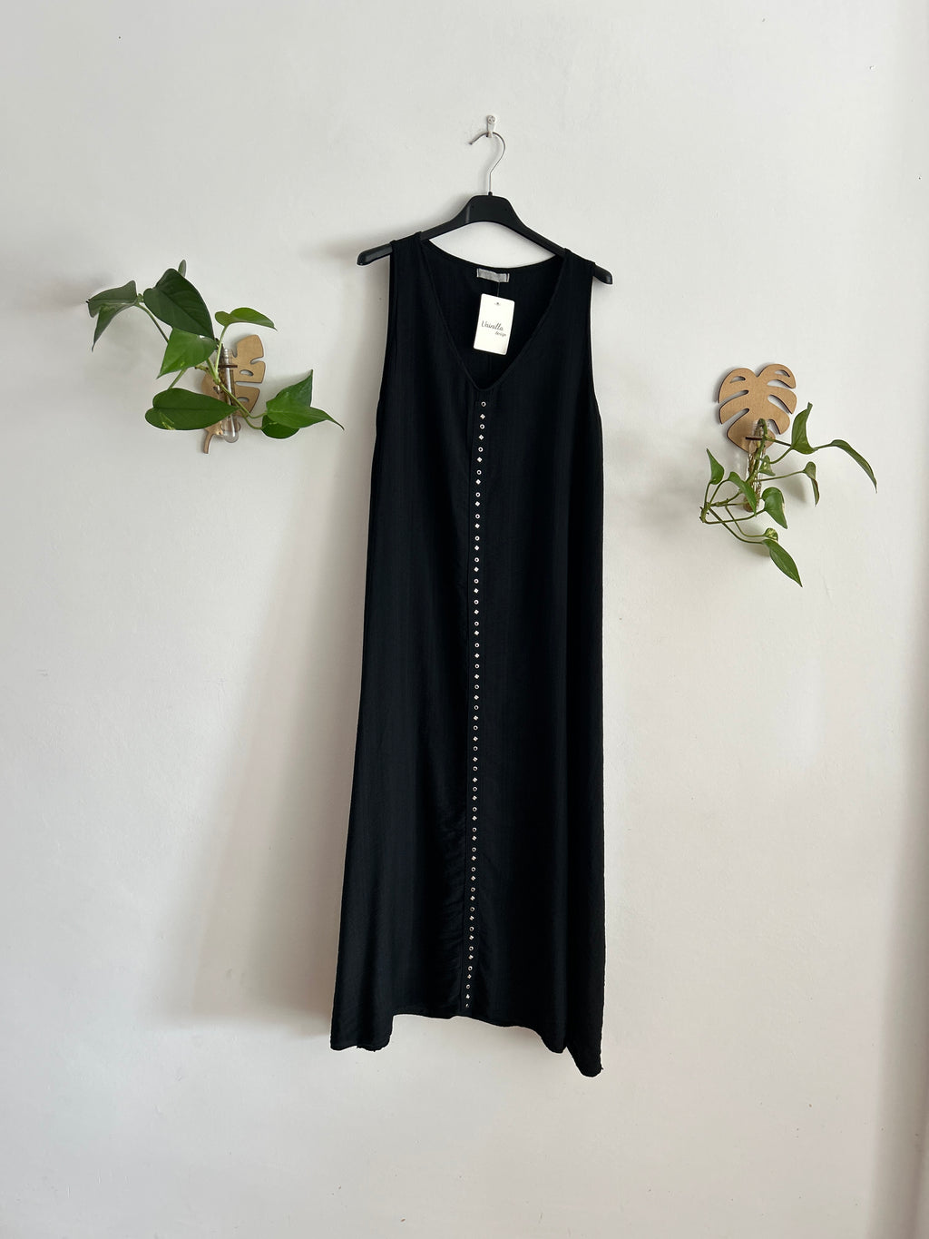 ✨ Vestido largo fluido con detalles decorativos ✨