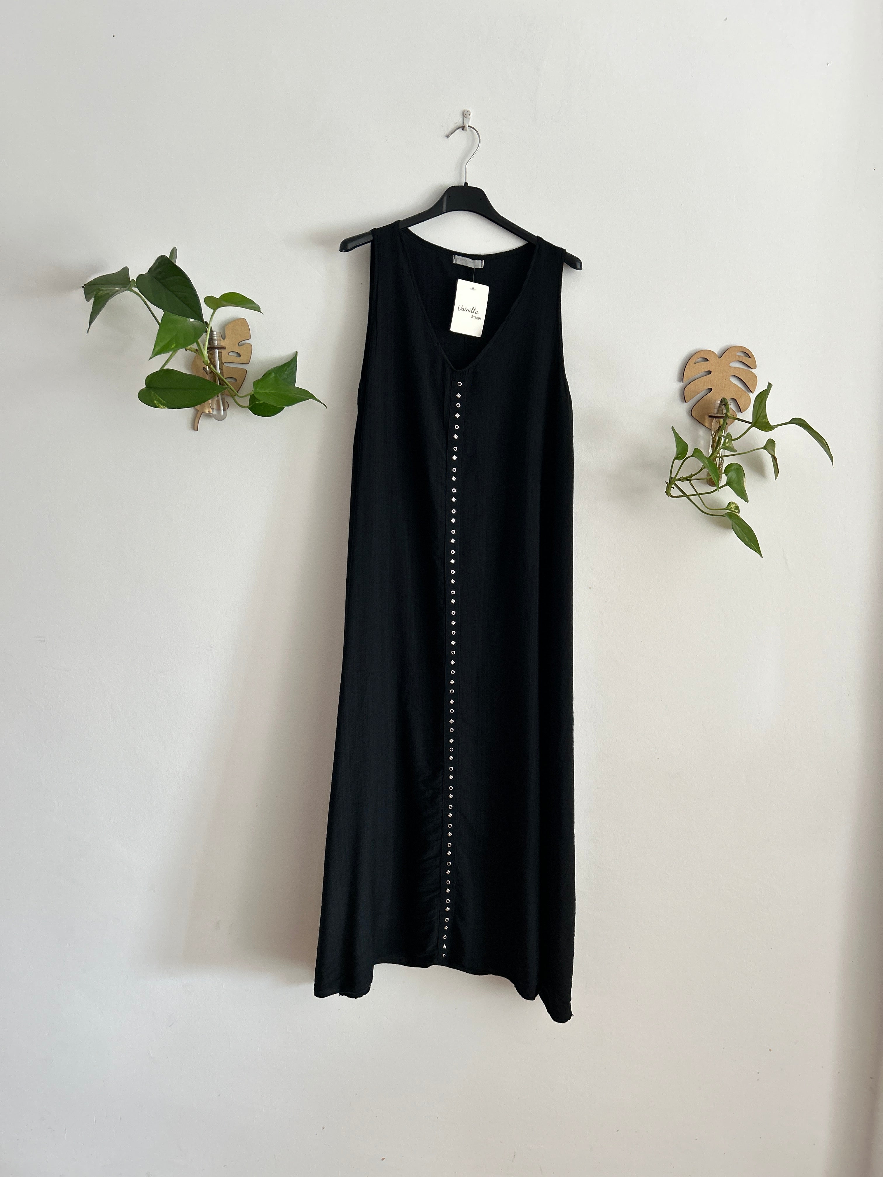 ✨ Vestido largo fluido con detalles decorativos ✨