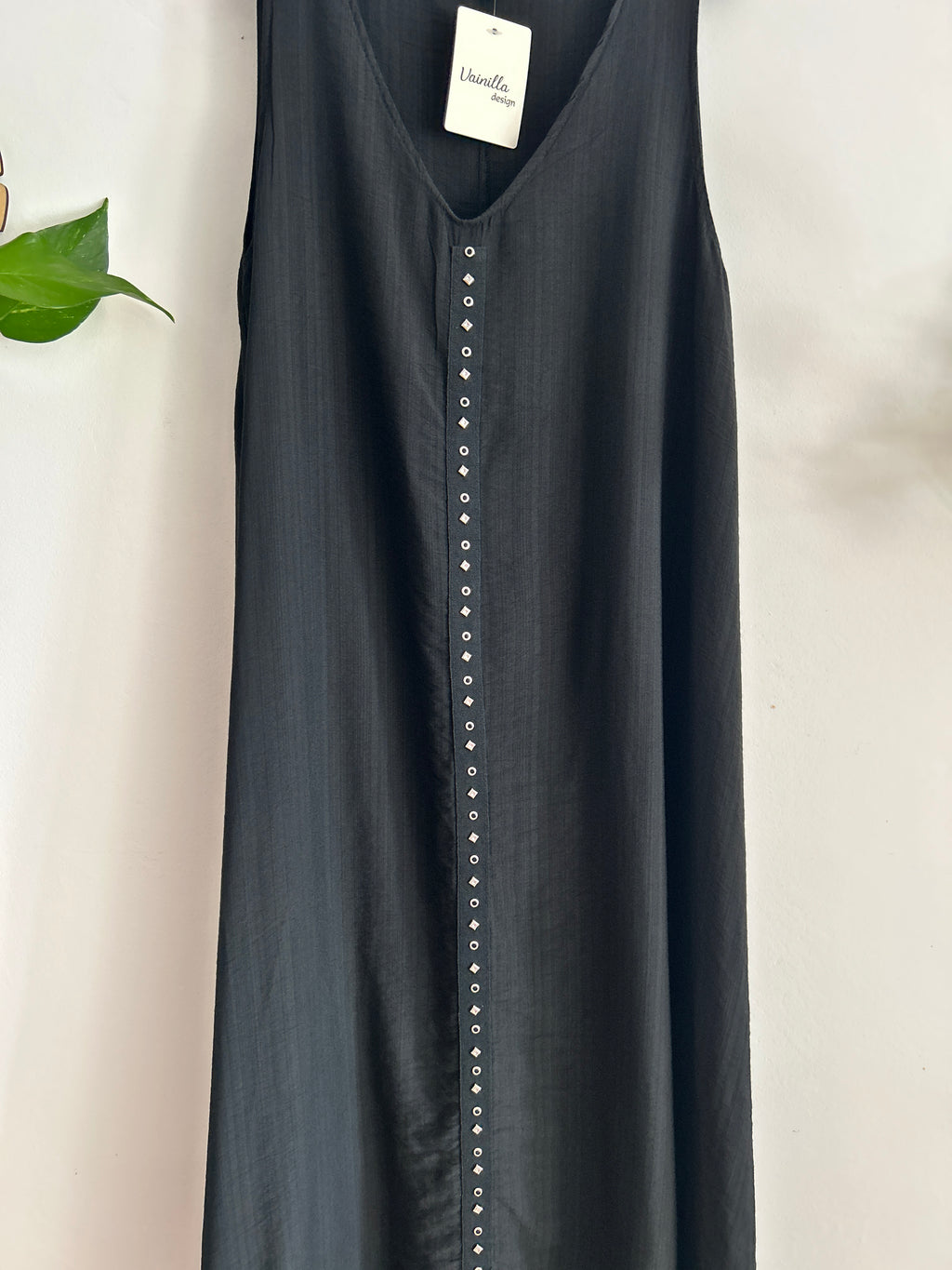 ✨ Vestido largo fluido con detalles decorativos ✨