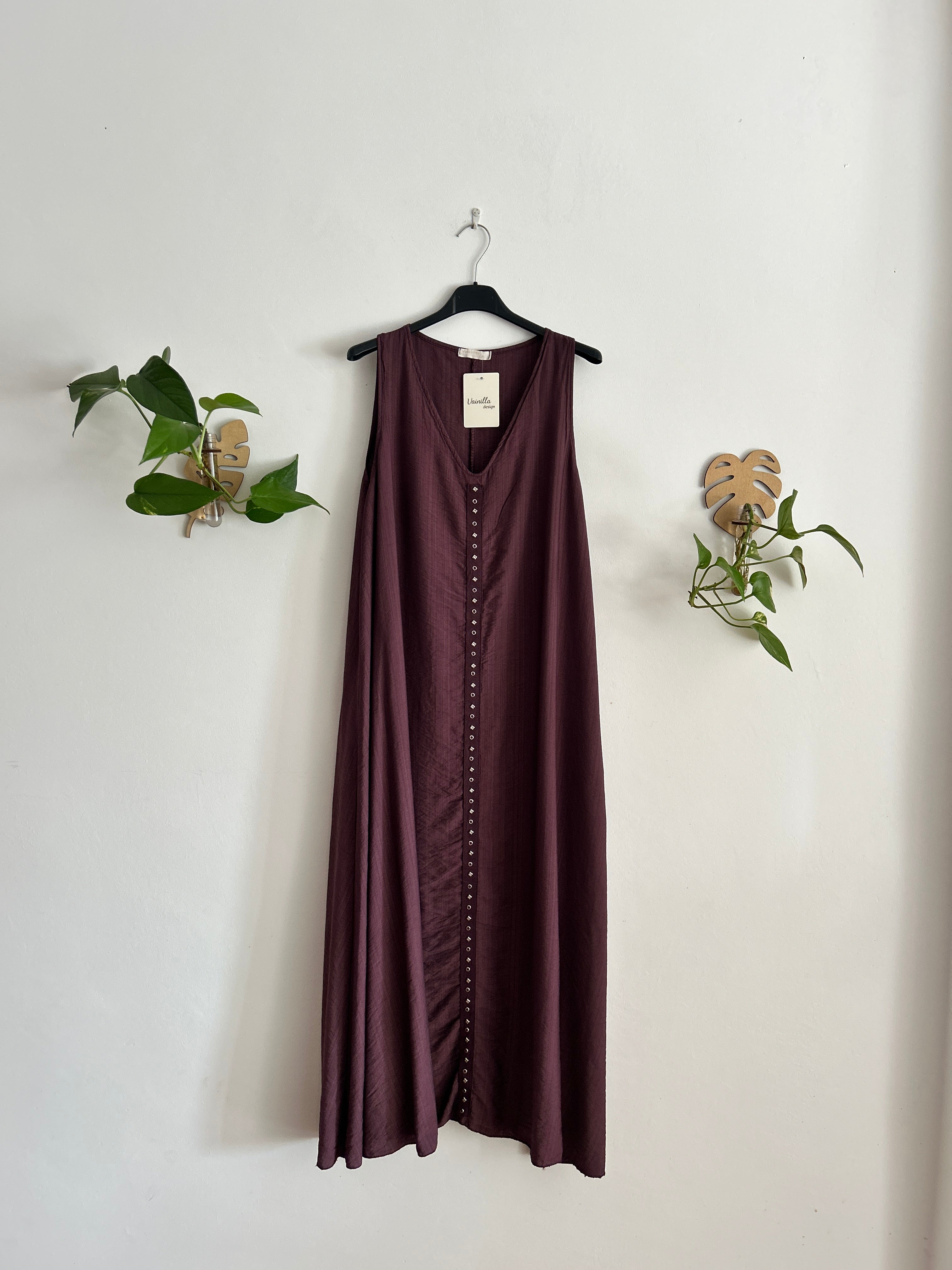 ✨ Vestido largo fluido con detalles decorativos ✨