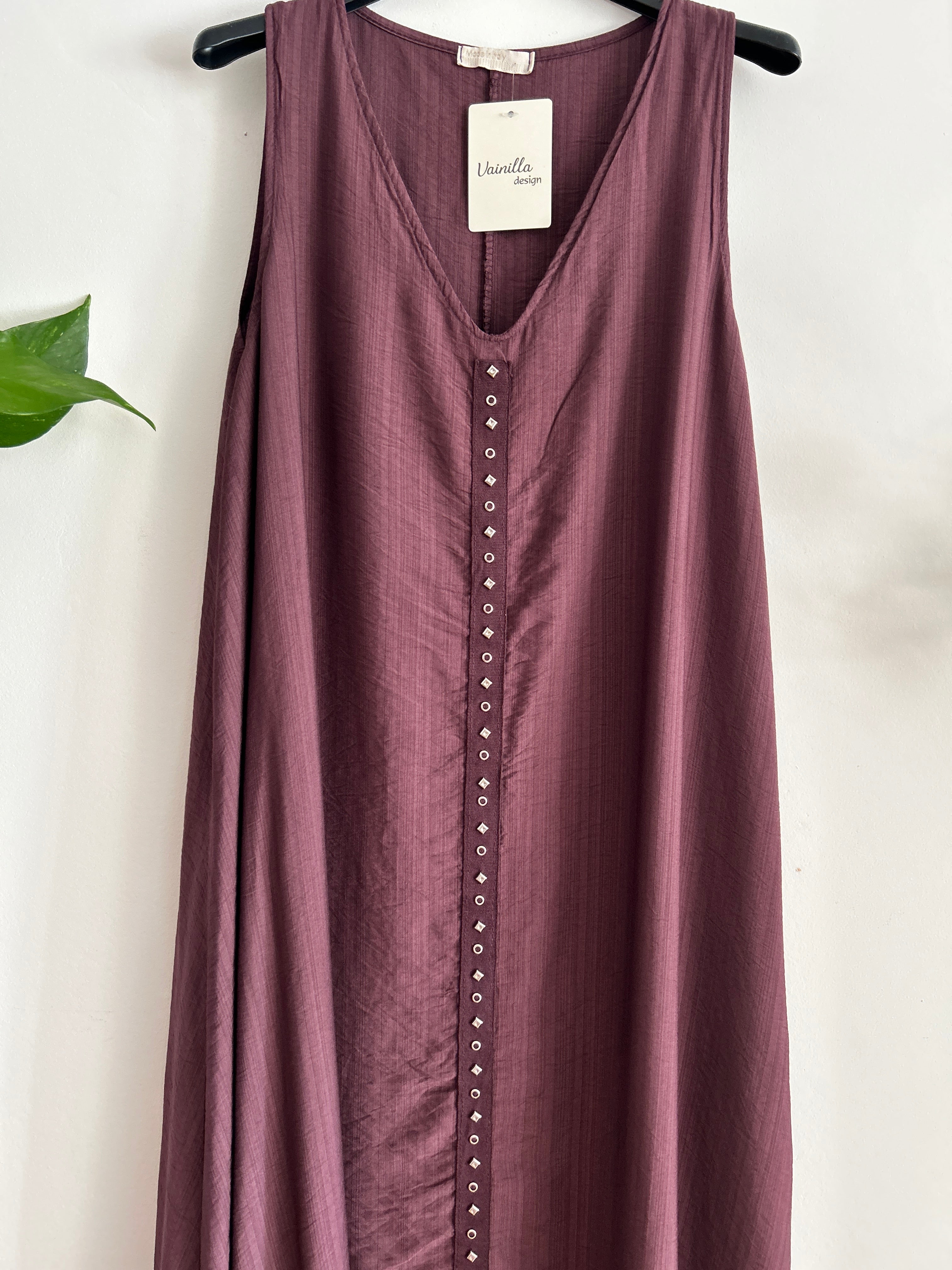 ✨ Vestido largo fluido con detalles decorativos ✨