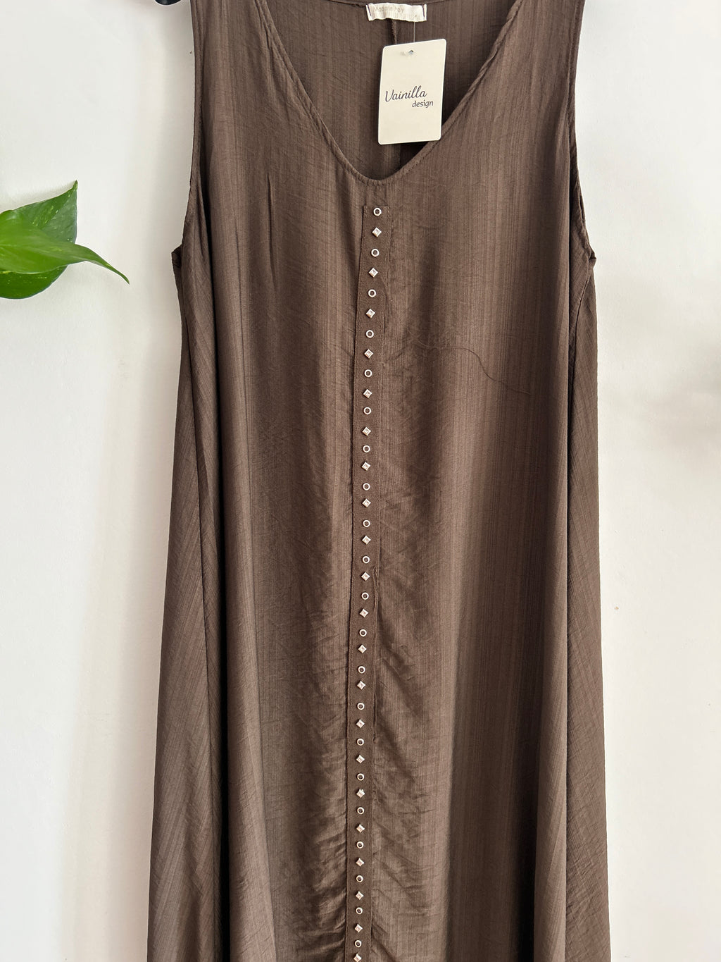 ✨ Vestido largo fluido con detalles decorativos ✨