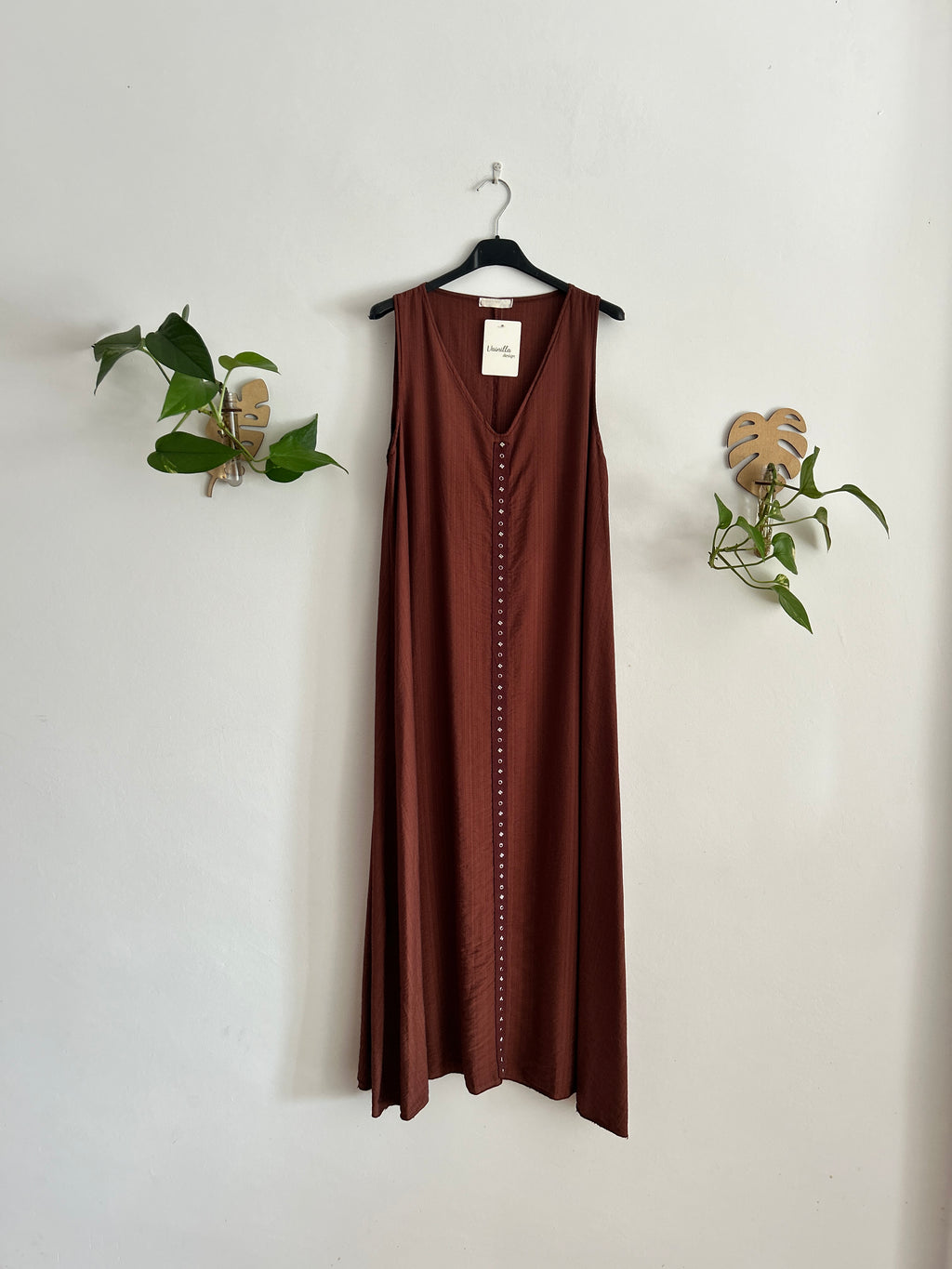✨ Vestido largo fluido con detalles decorativos ✨