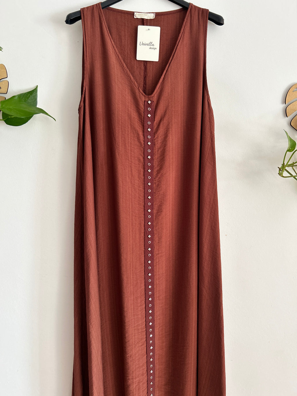 ✨ Vestido largo fluido con detalles decorativos ✨