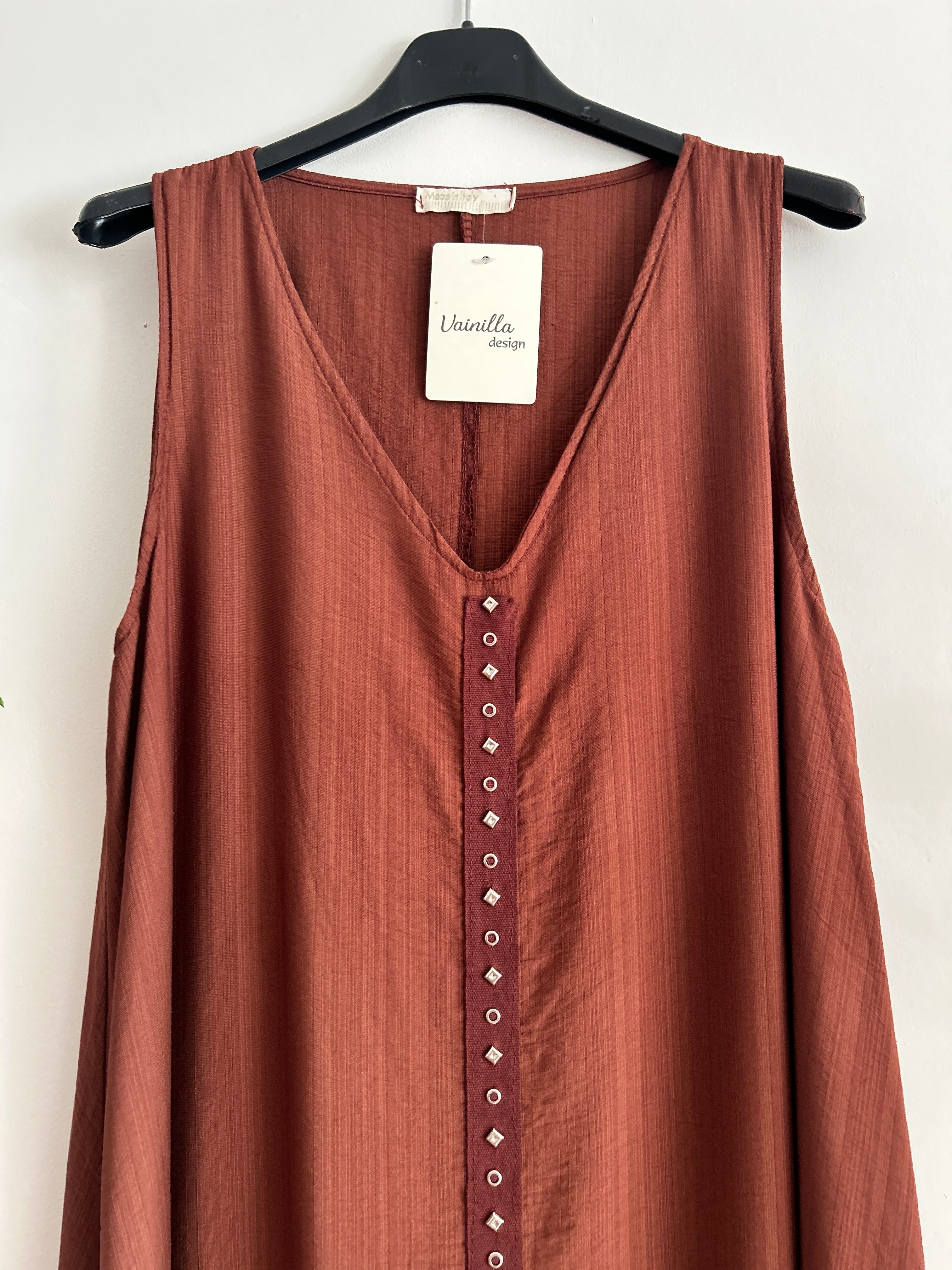 ✨ Vestido largo fluido con detalles decorativos ✨