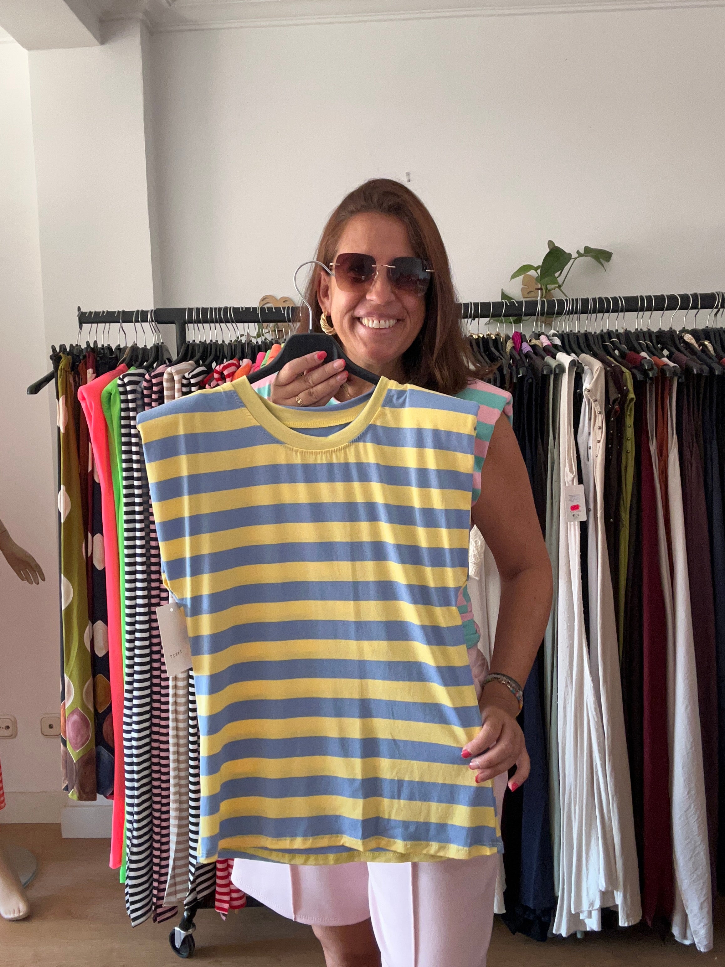 Camiseta de Rayas con Hombreras – Varios Colores ✨
