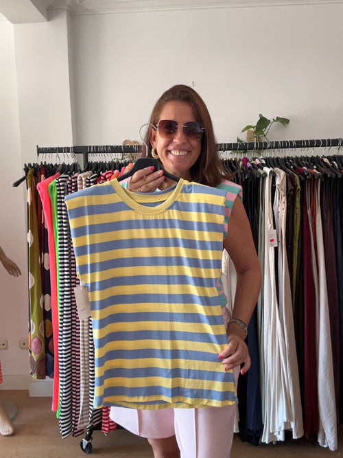 Camiseta de Rayas con Hombreras – Varios Colores ✨