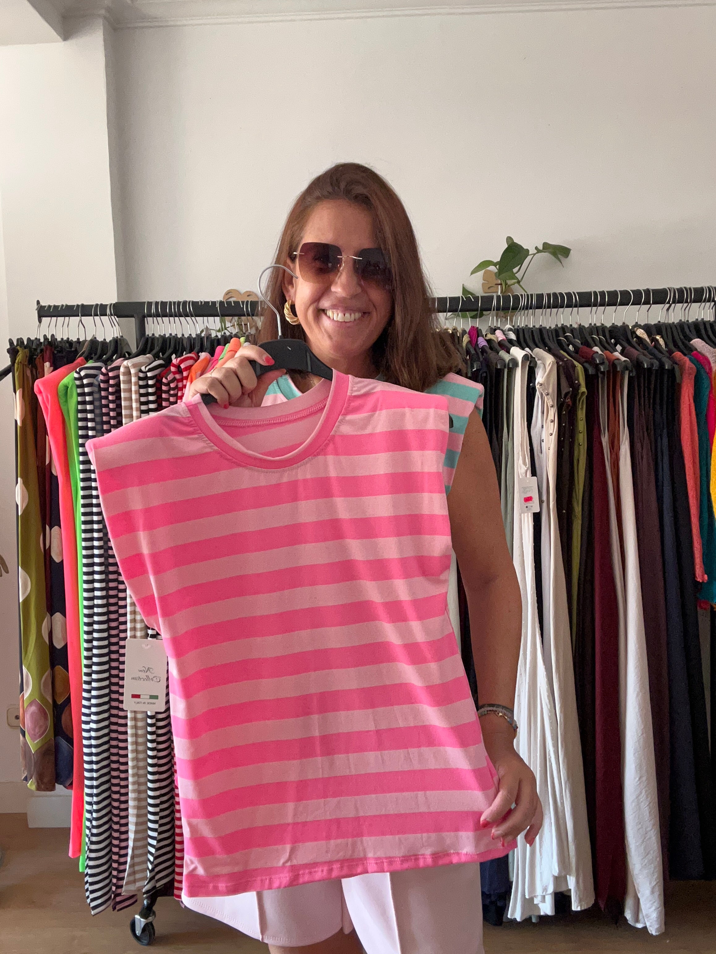 Camiseta de Rayas con Hombreras – Varios Colores ✨