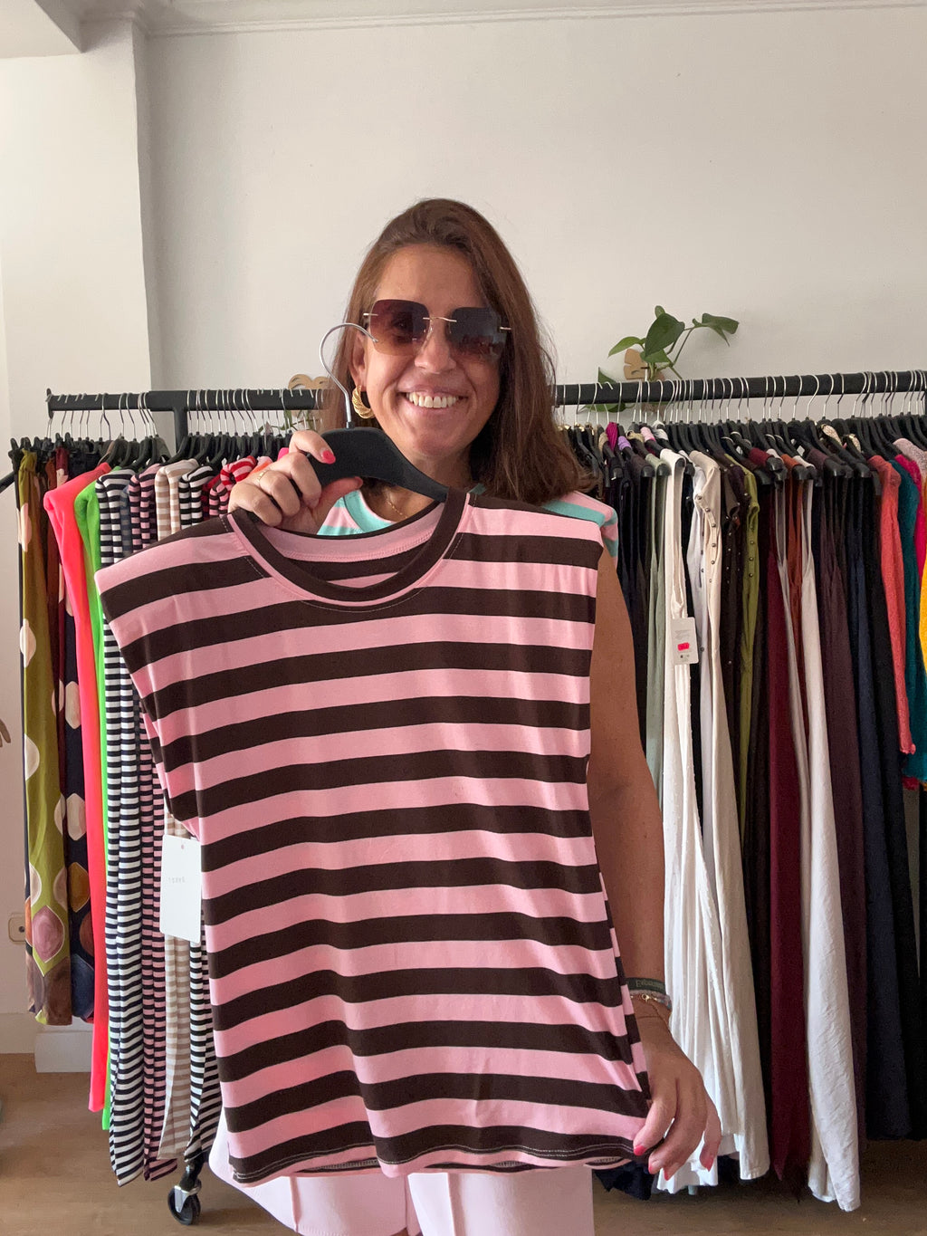 Camiseta de Rayas con Hombreras – Varios Colores ✨