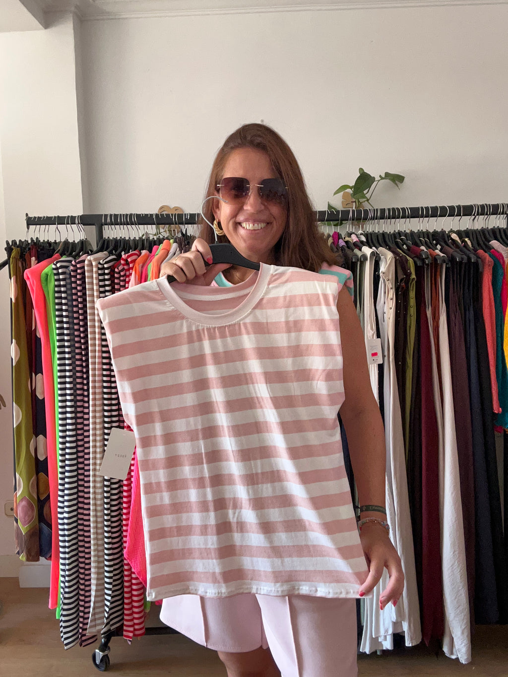 Camiseta de Rayas con Hombreras – Varios Colores ✨