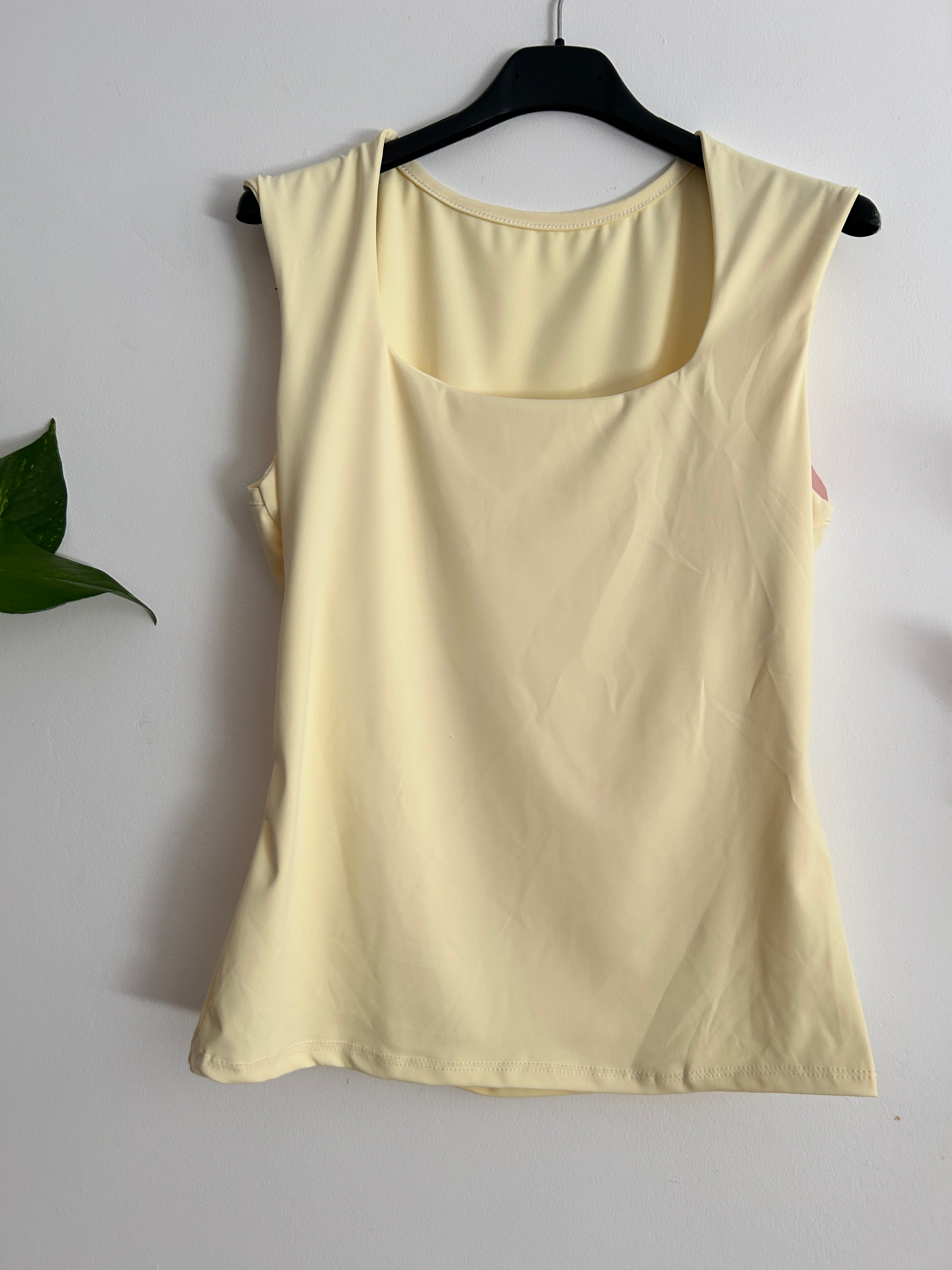 Camiseta Básica Premium – Varios Colores ✨