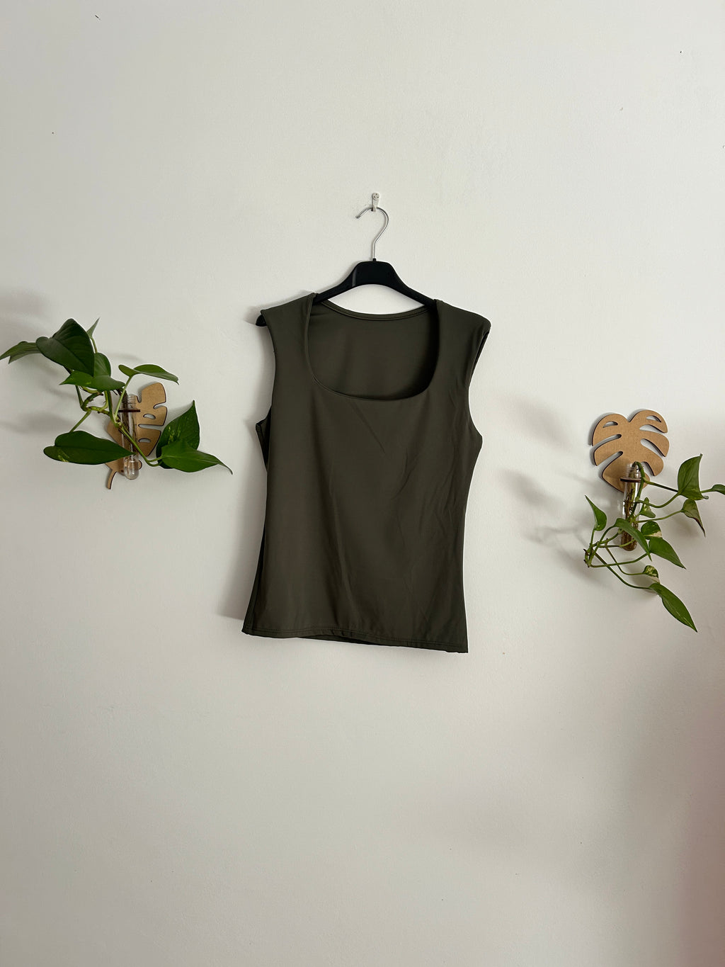 Camiseta Básica Premium – Varios Colores ✨