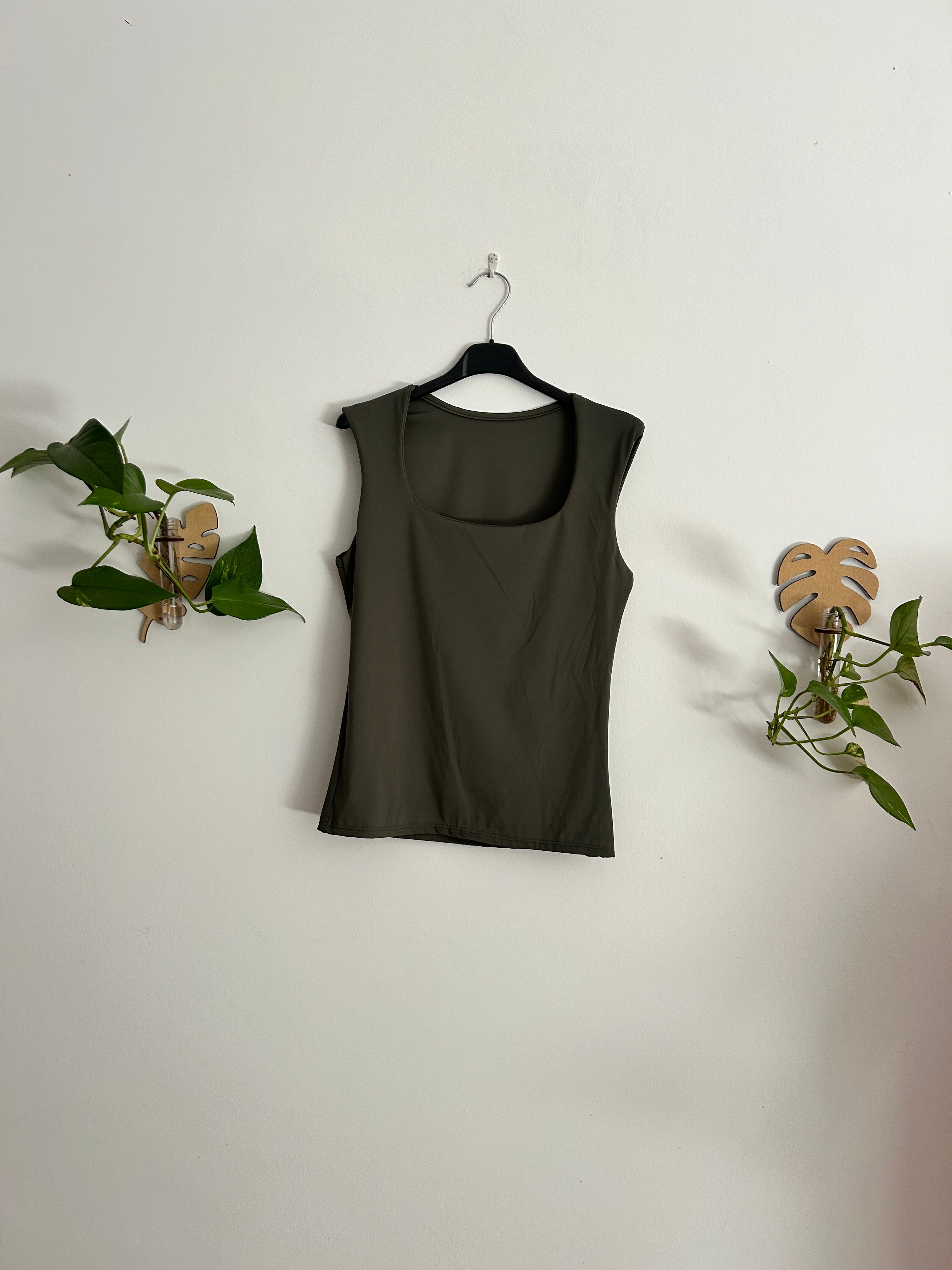 Camiseta Básica Premium – Varios Colores ✨