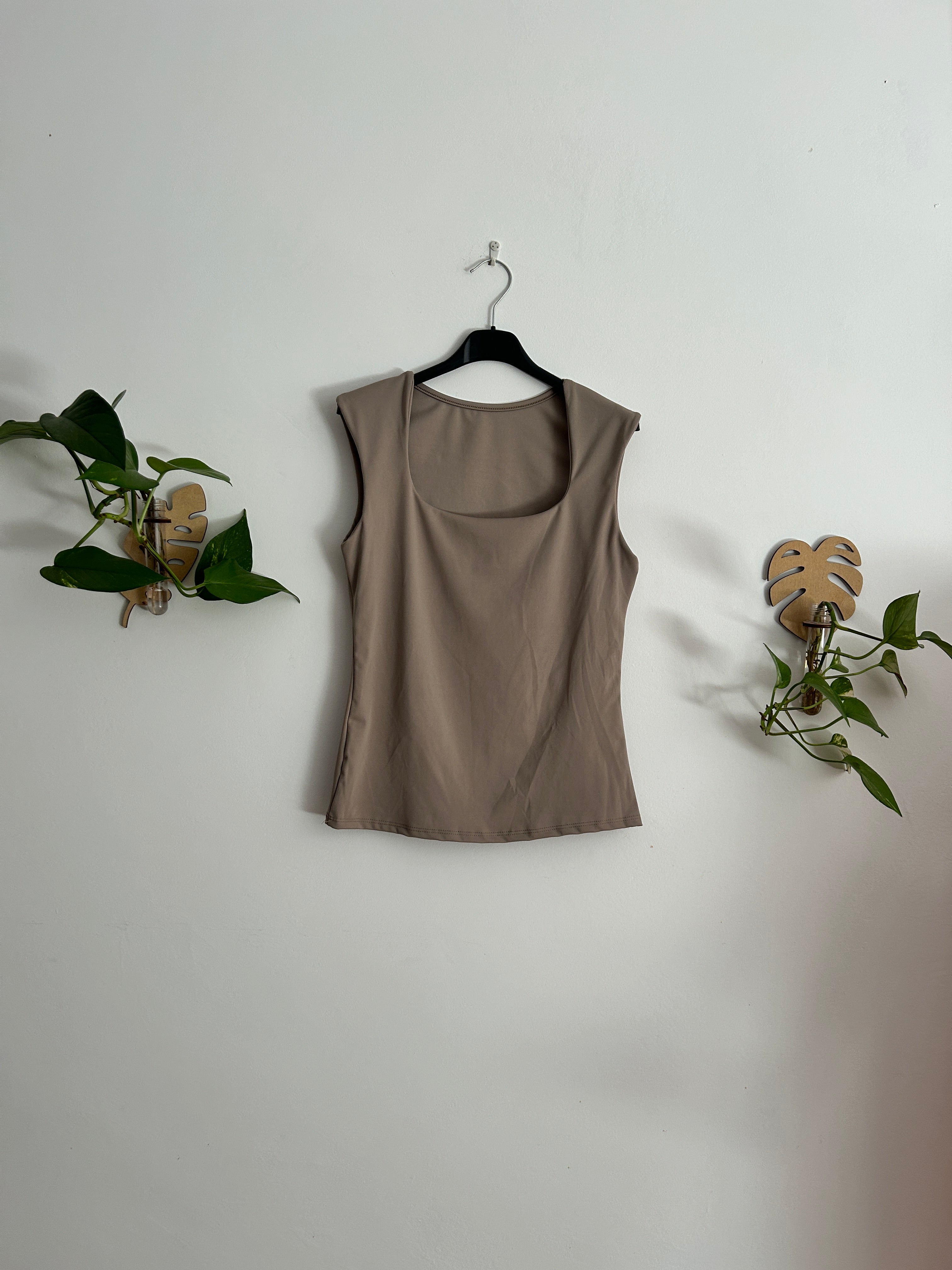 Camiseta Básica Premium – Varios Colores ✨