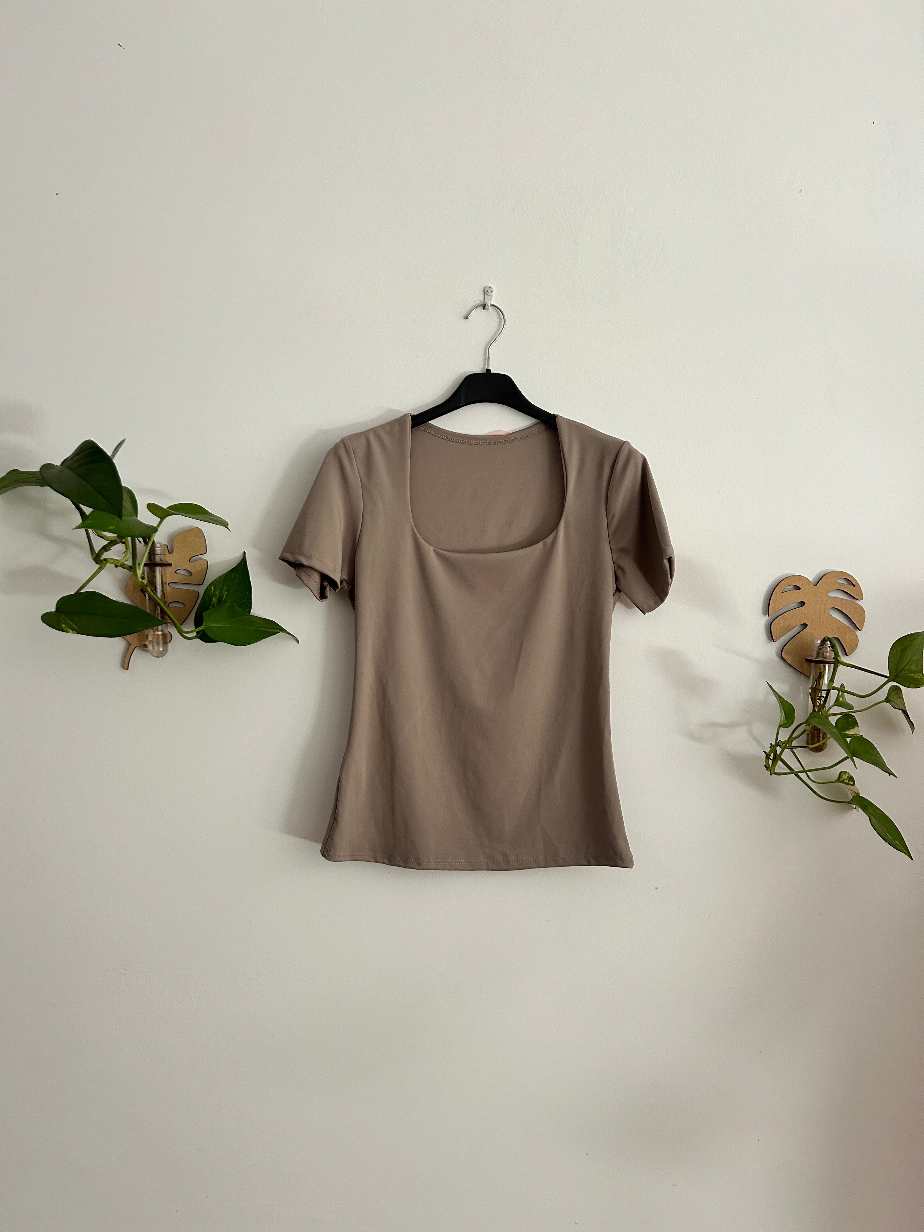 Camiseta Básica Premium de Manga Corta – Varios Colores ✨