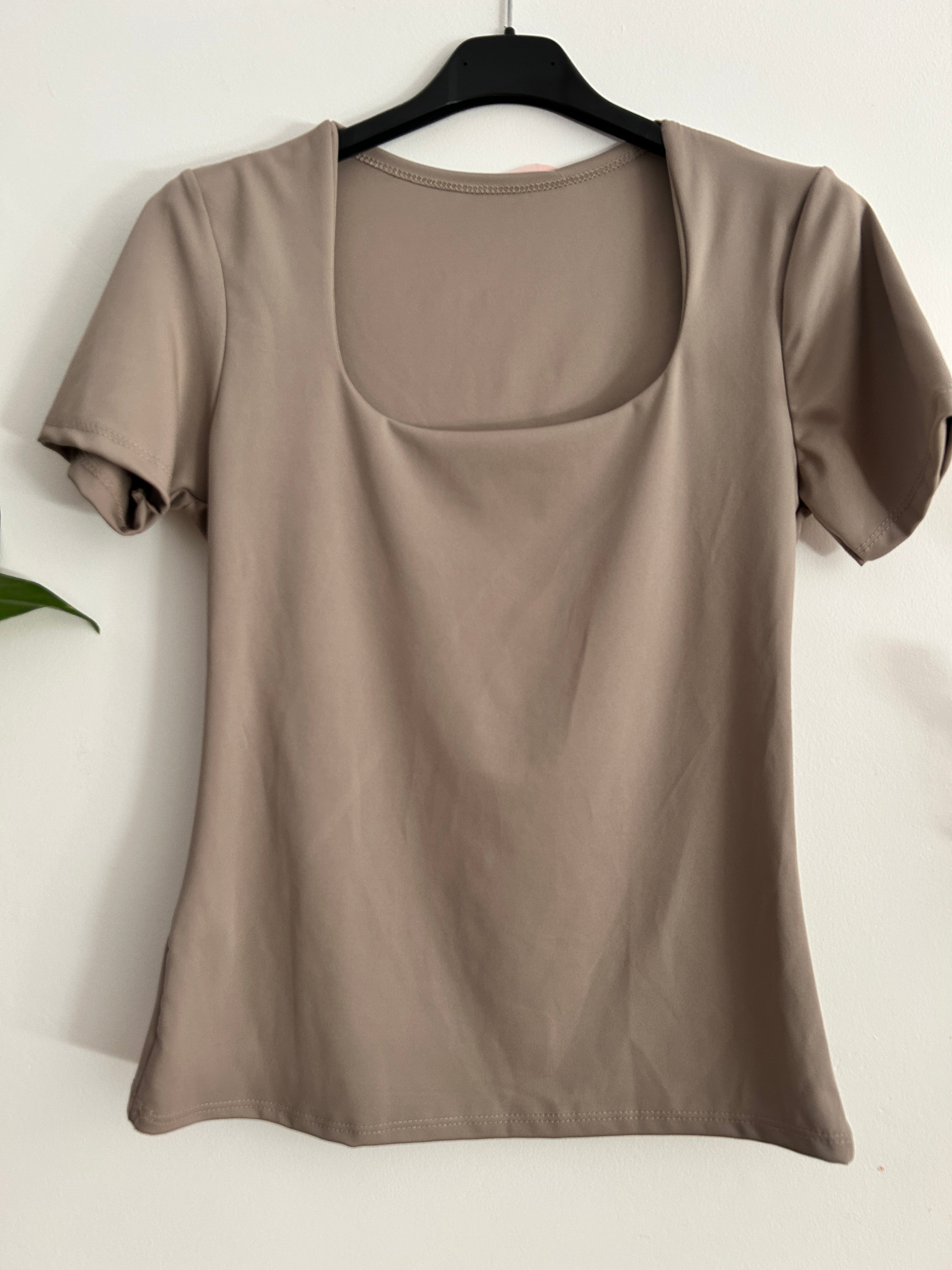 Camiseta Básica Premium de Manga Corta – Varios Colores ✨