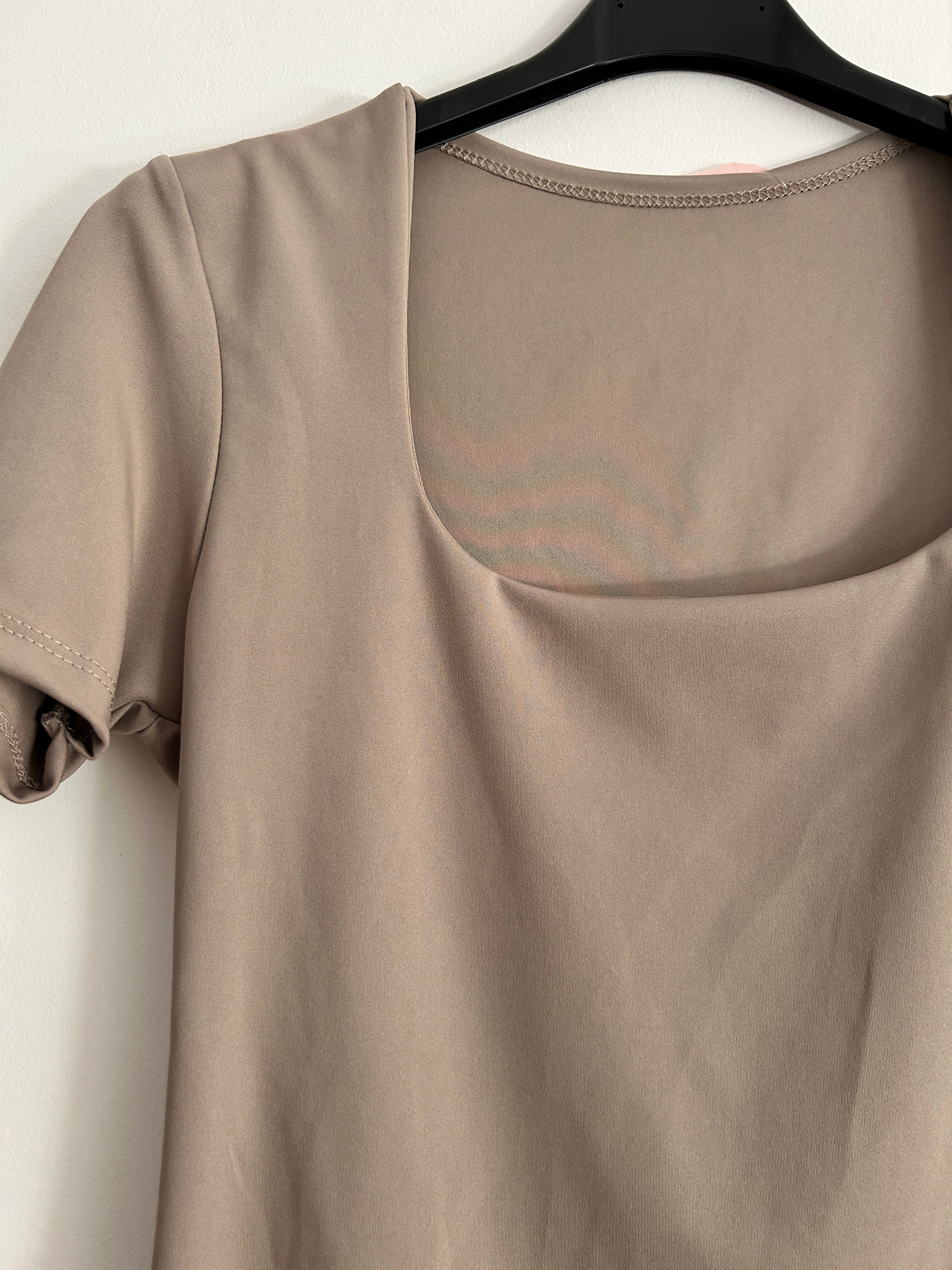Camiseta Básica Premium de Manga Corta – Varios Colores ✨