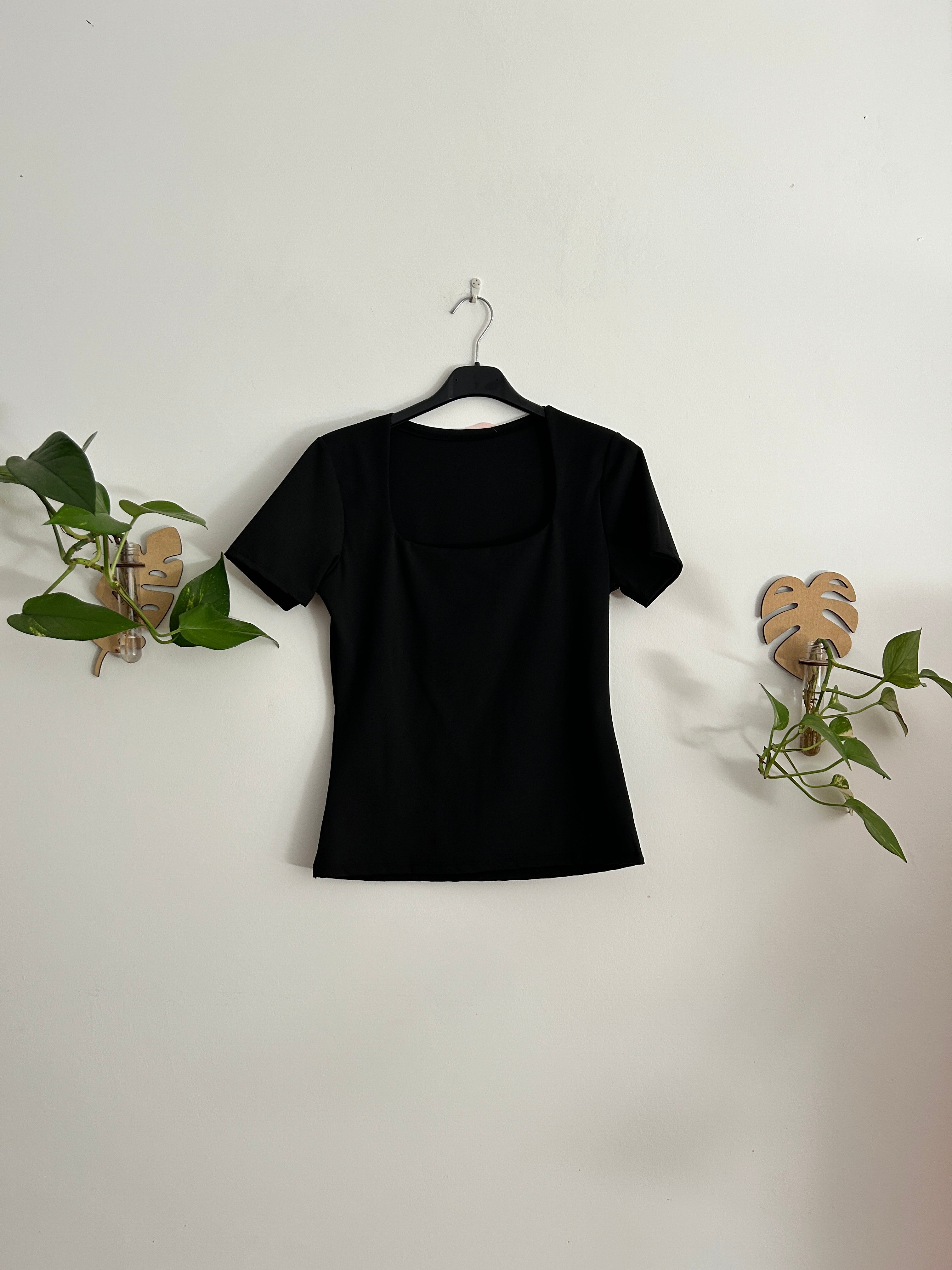 Camiseta Básica Premium de Manga Corta – Varios Colores ✨