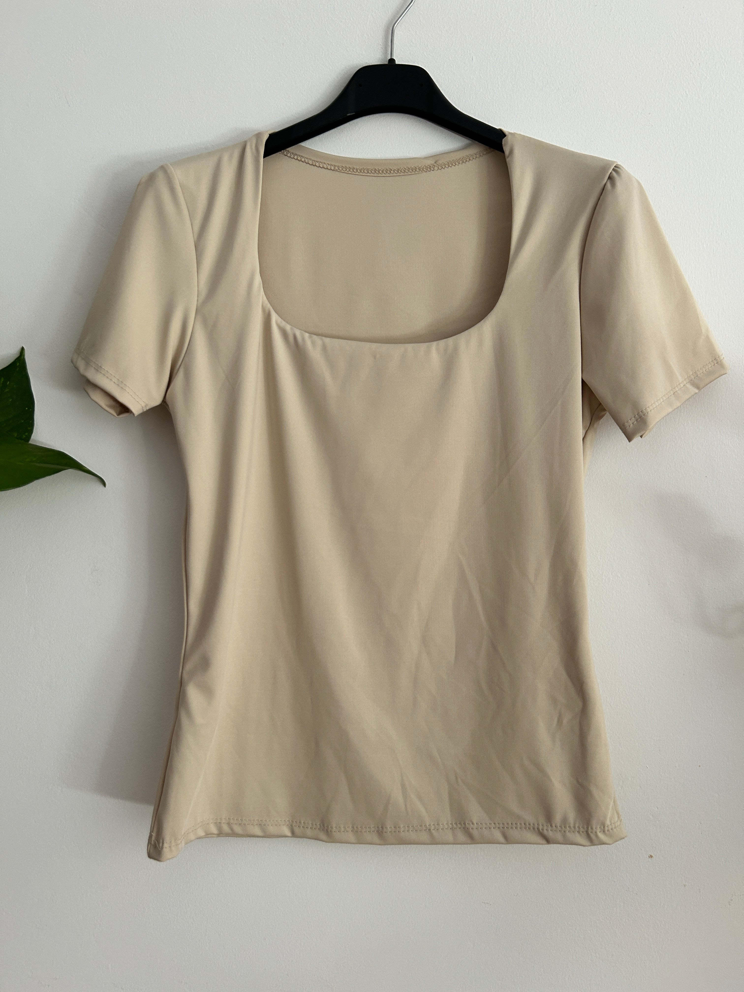 Camiseta Básica Premium de Manga Corta – Varios Colores ✨
