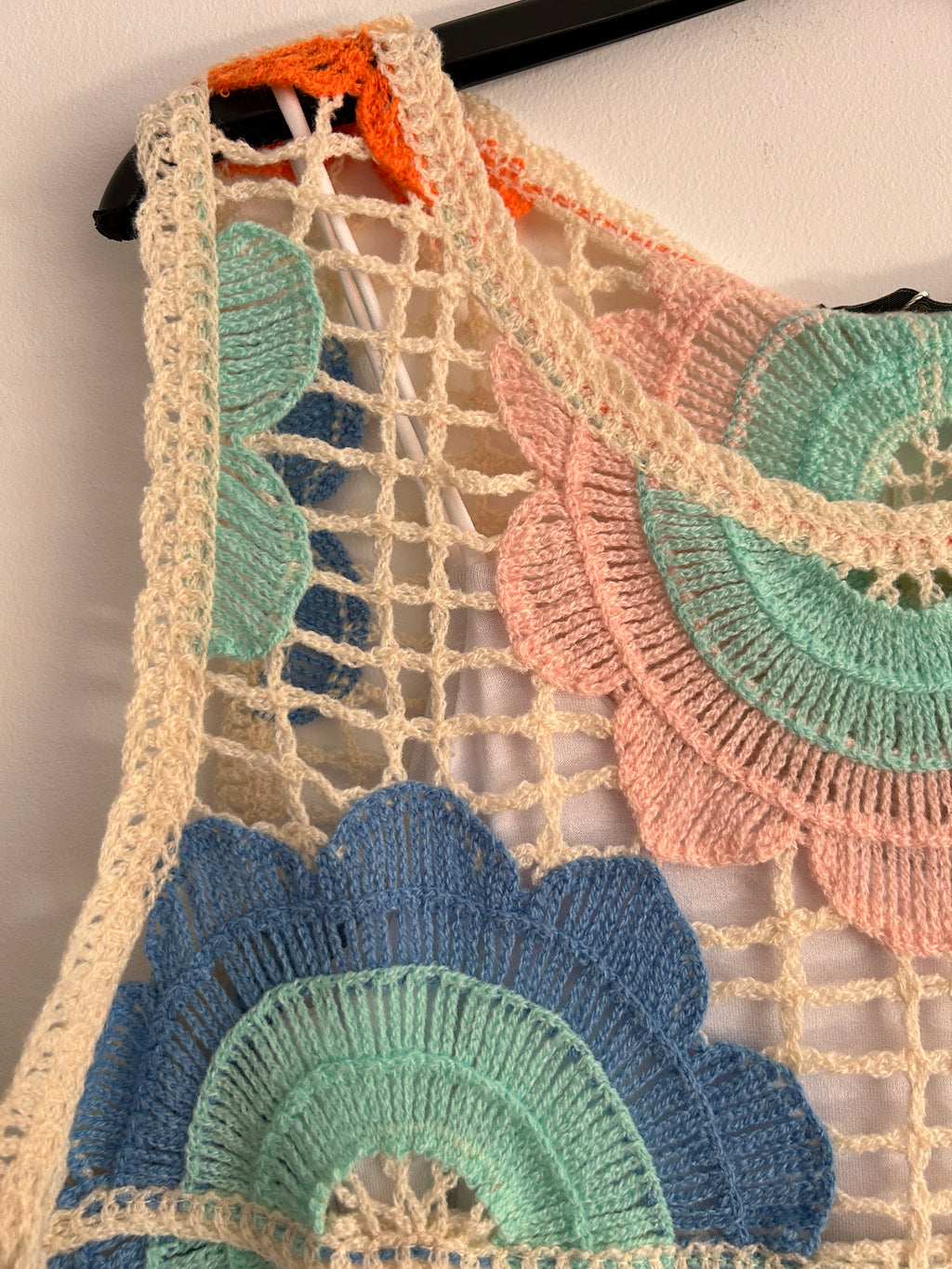 Chaleco Crochet Floral con Camiseta Básica de Tirantes – Varios Modelos 🌸✨