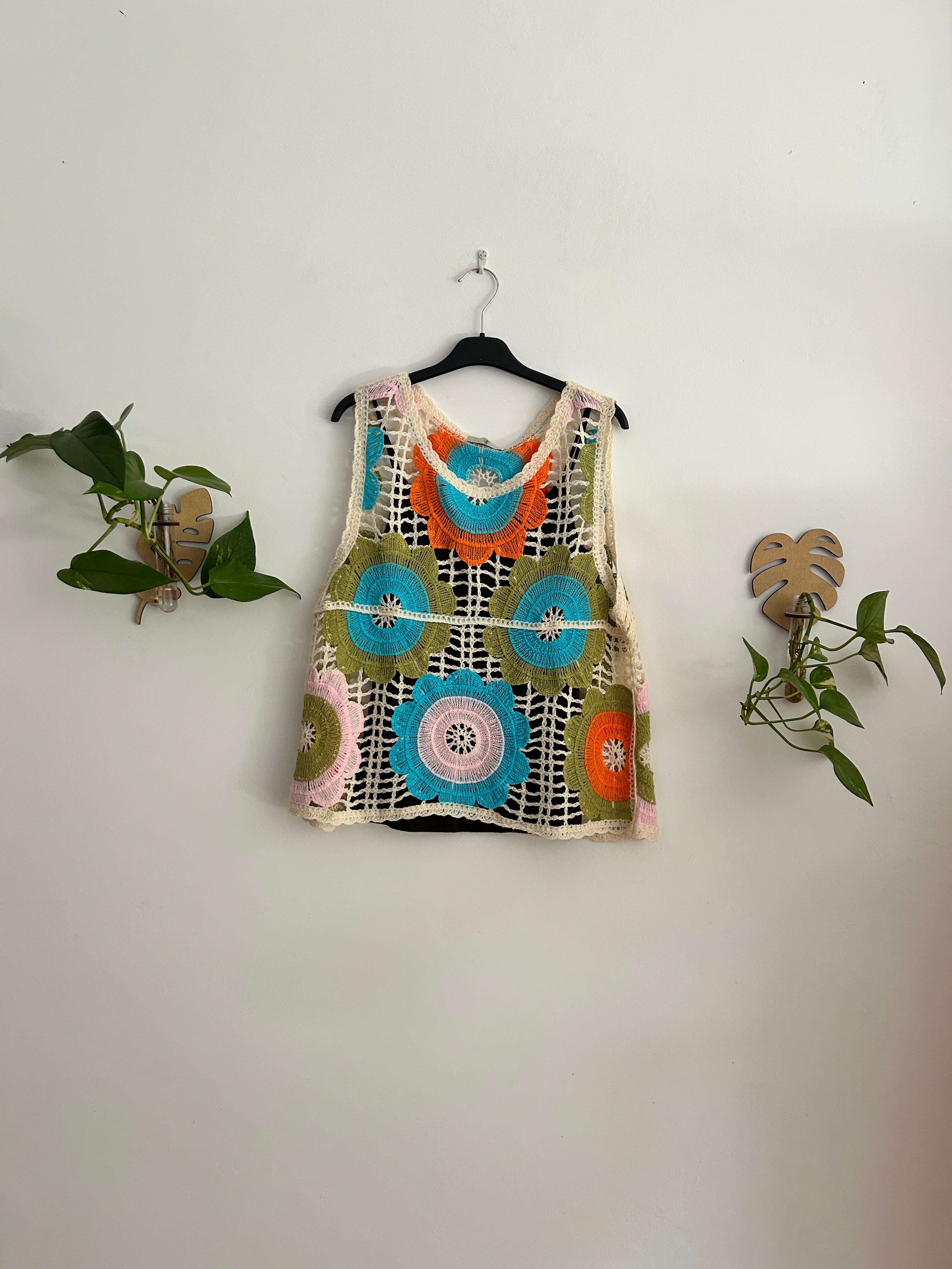 Chaleco Crochet Floral con Camiseta Básica de Tirantes – Varios Modelos 🌸✨