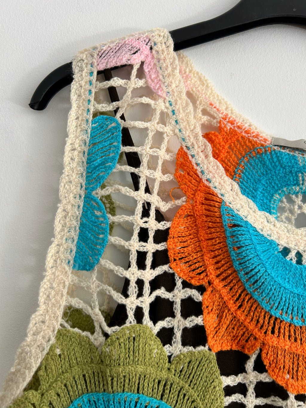 Chaleco Crochet Floral con Camiseta Básica de Tirantes – Varios Modelos 🌸✨