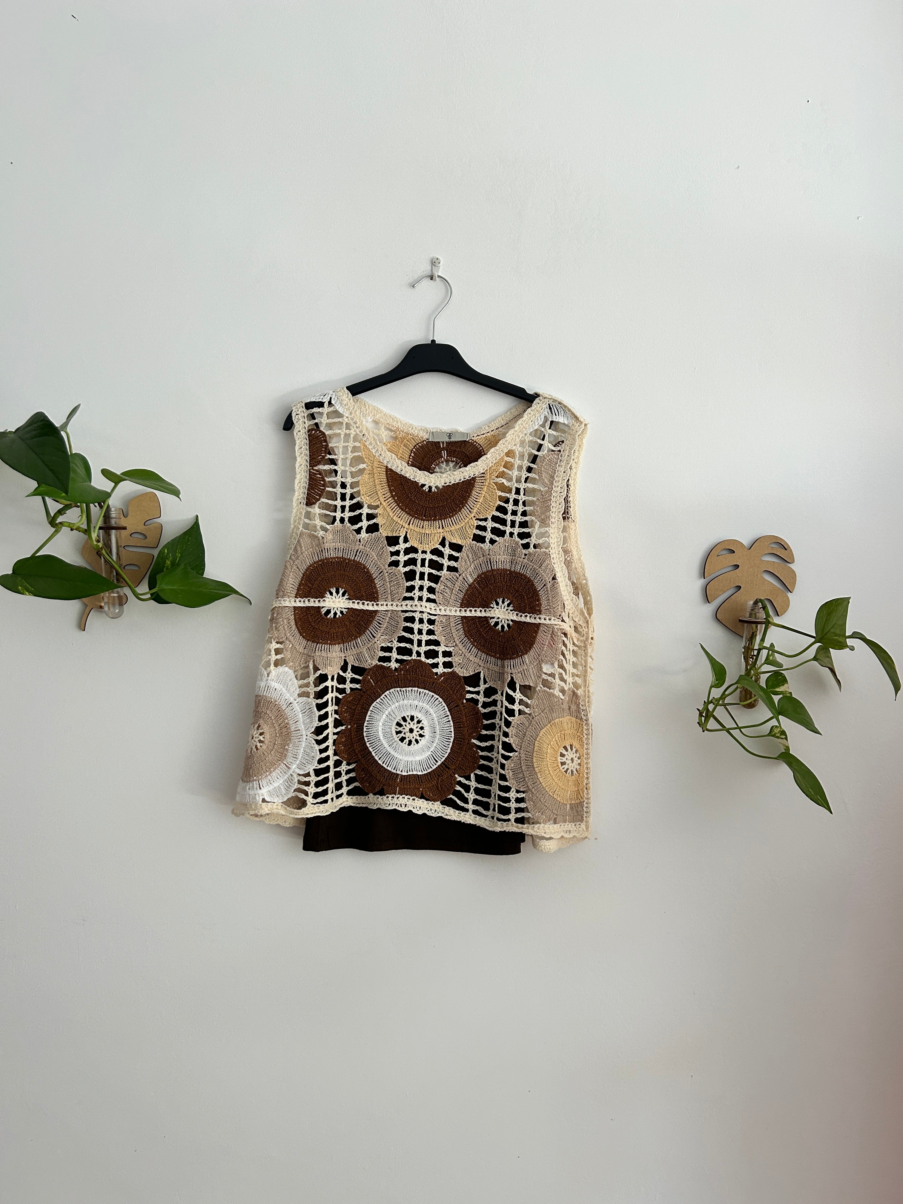 Chaleco Crochet Floral con Camiseta Básica de Tirantes – Varios Modelos 🌸✨