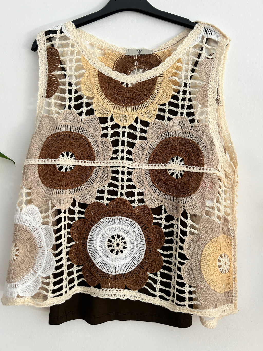 Chaleco Crochet Floral con Camiseta Básica de Tirantes – Varios Modelos 🌸✨