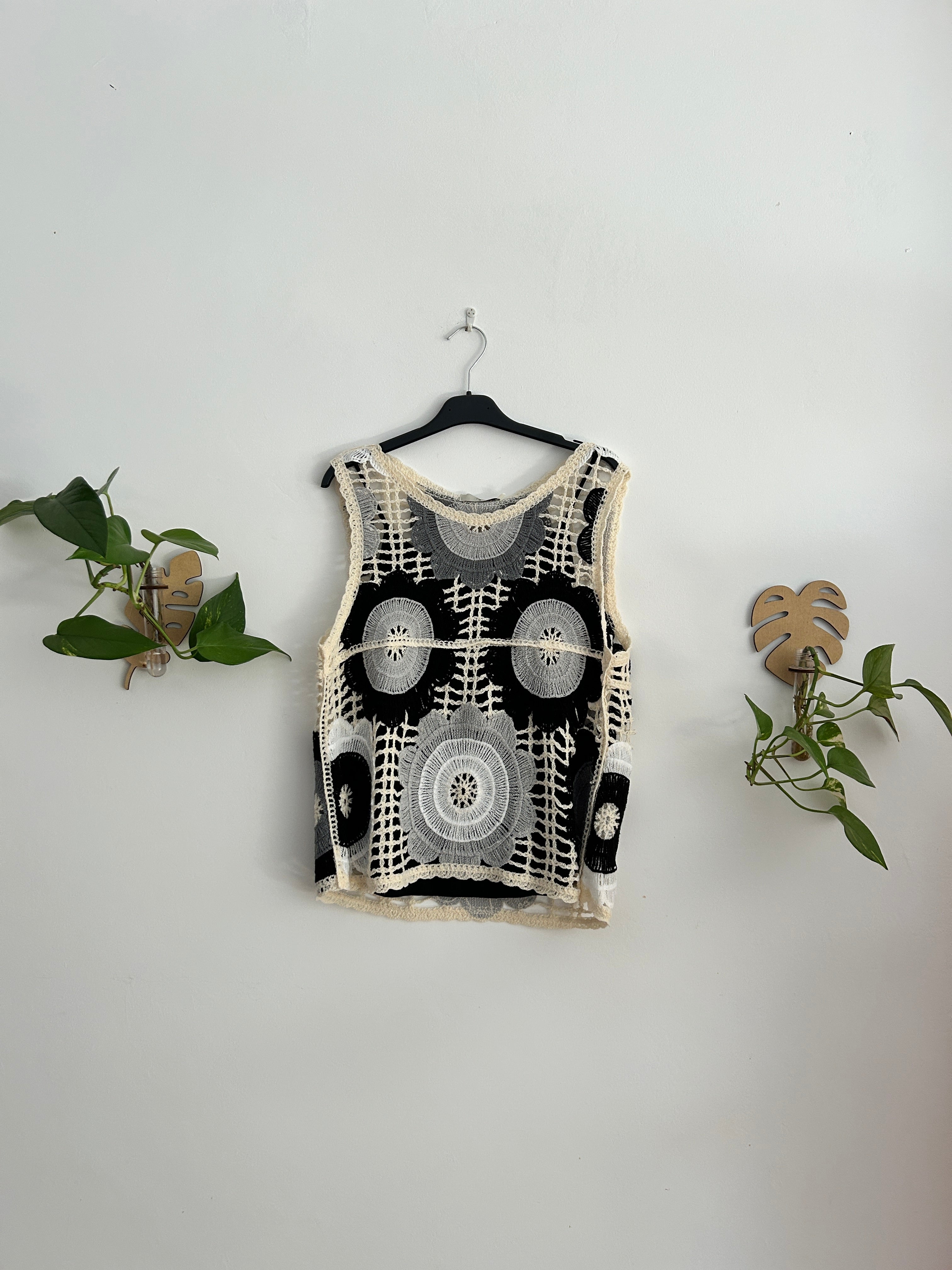 Chaleco Crochet Floral con Camiseta Básica de Tirantes – Varios Modelos 🌸✨