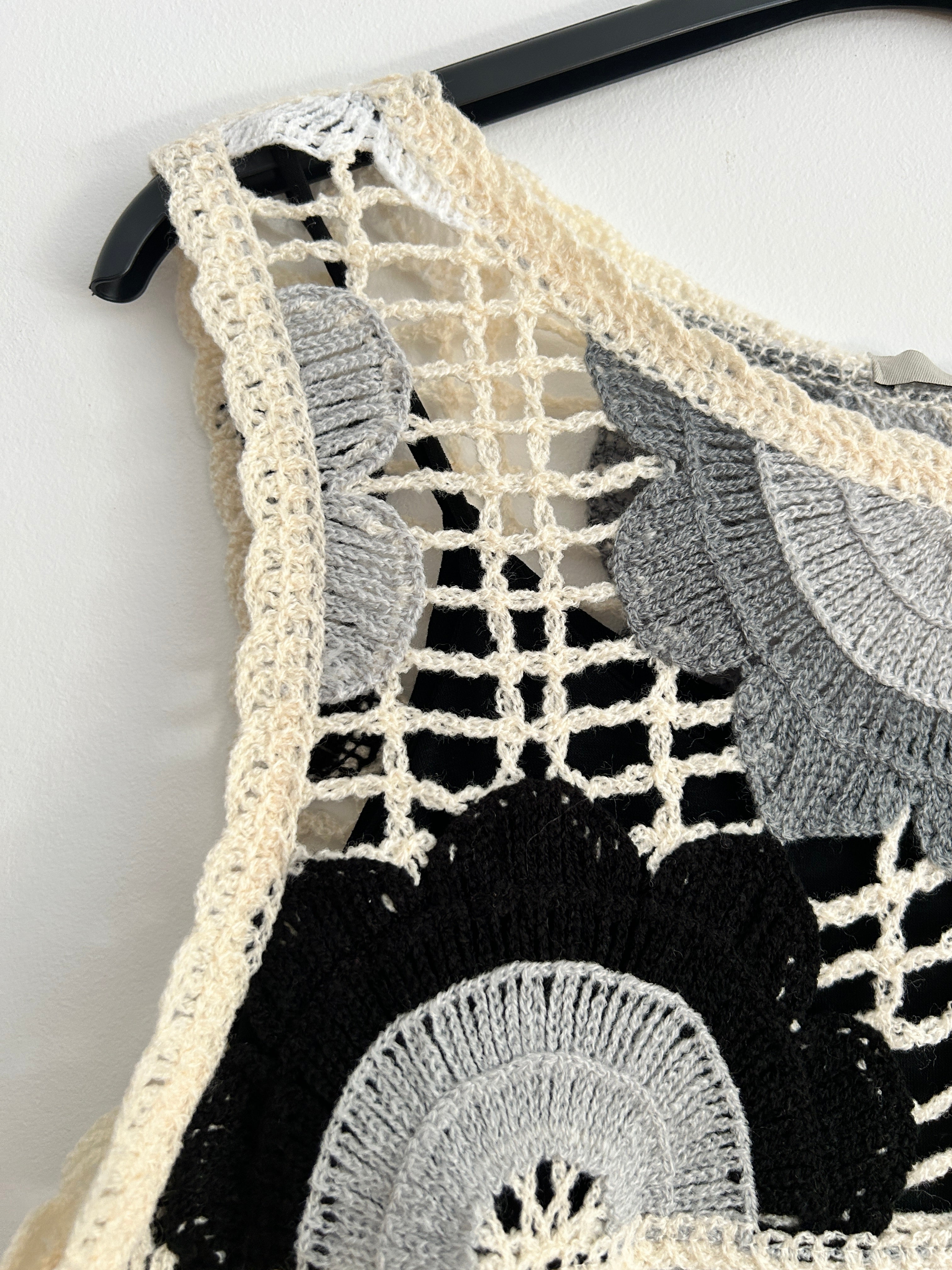 Chaleco Crochet Floral con Camiseta Básica de Tirantes – Varios Modelos 🌸✨