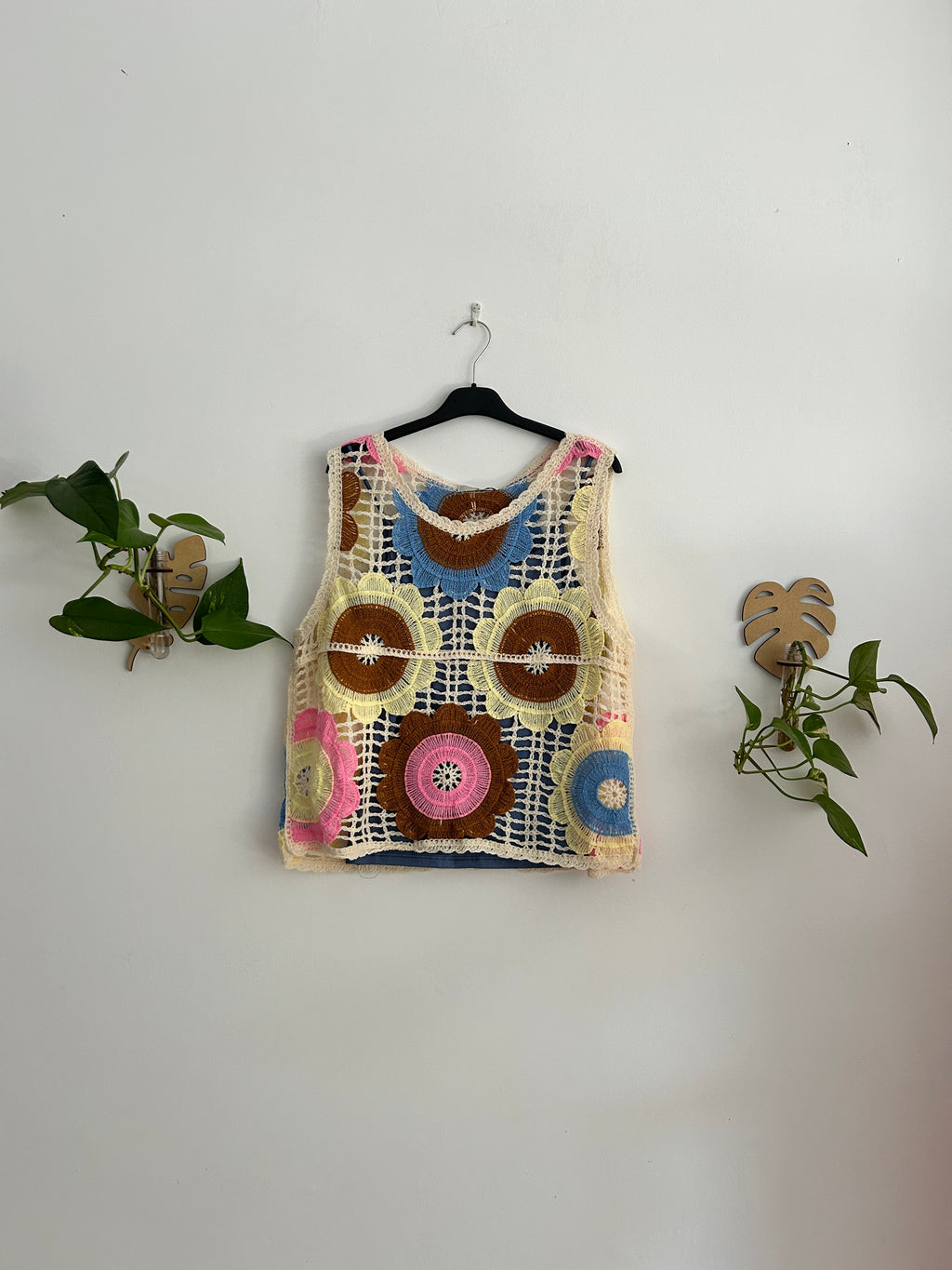 Chaleco Crochet Floral con Camiseta Básica de Tirantes – Varios Modelos 🌸✨
