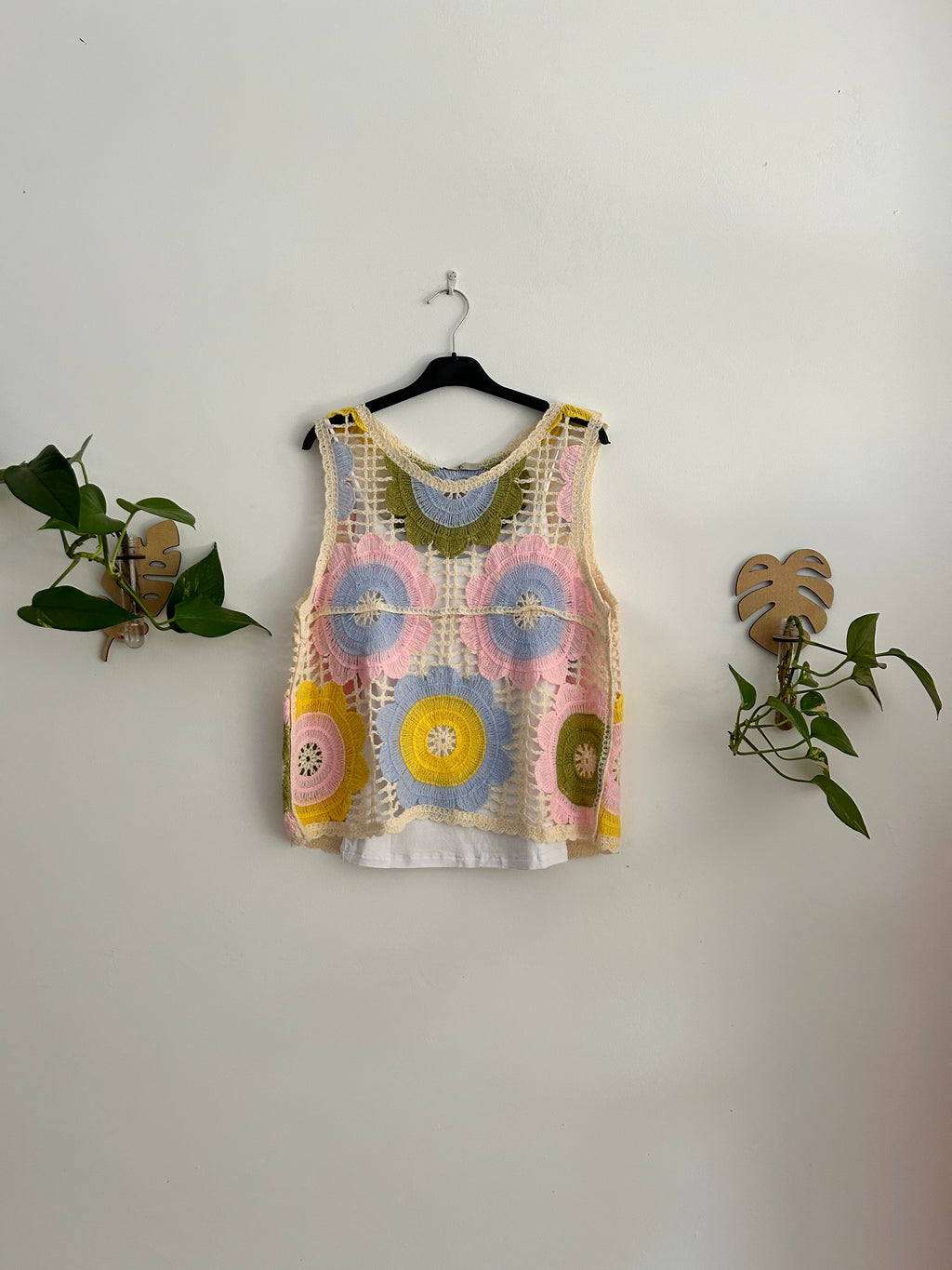 Chaleco Crochet Floral con Camiseta Básica de Tirantes – Varios Modelos 🌸✨