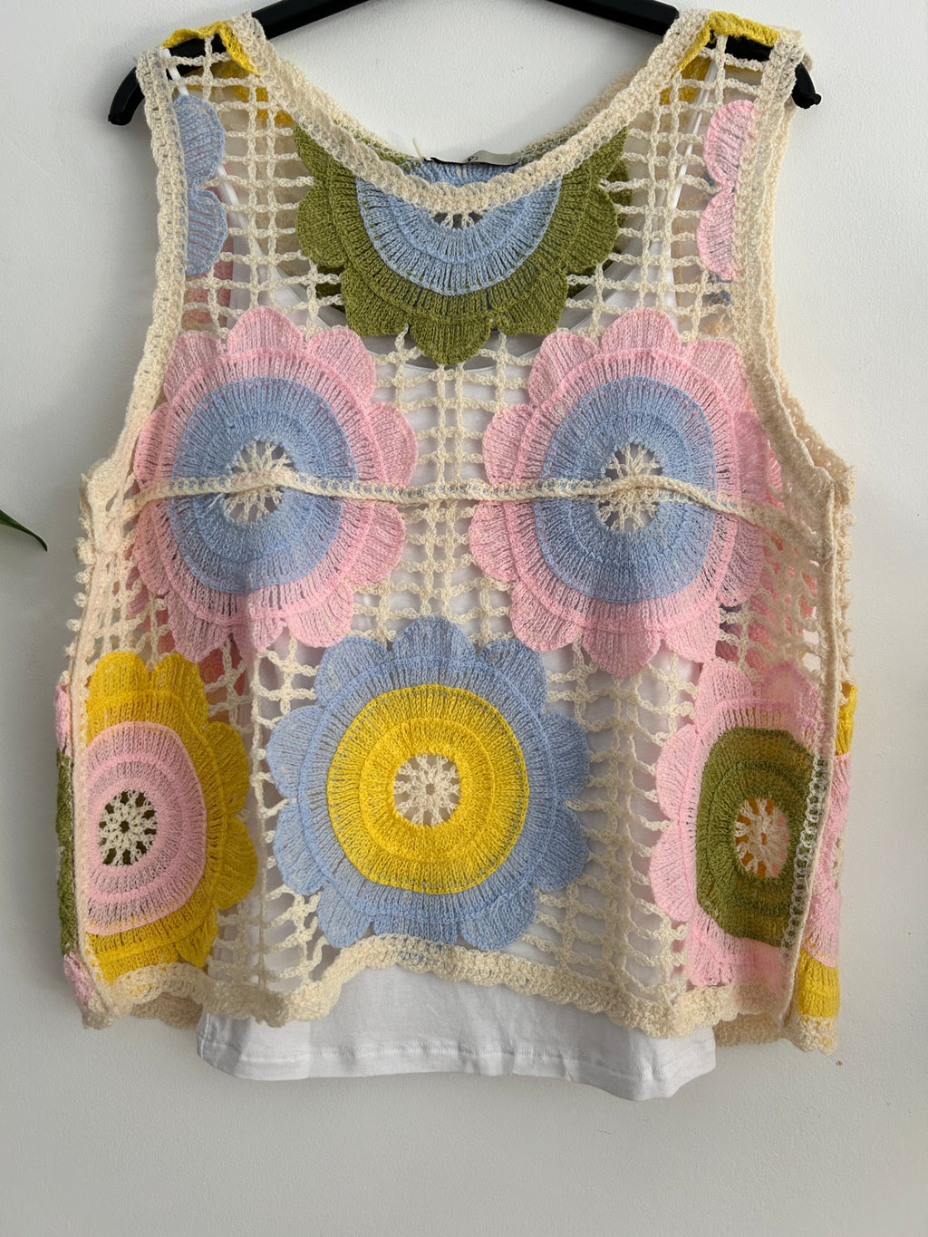 Chaleco Crochet Floral con Camiseta Básica de Tirantes – Varios Modelos 🌸✨