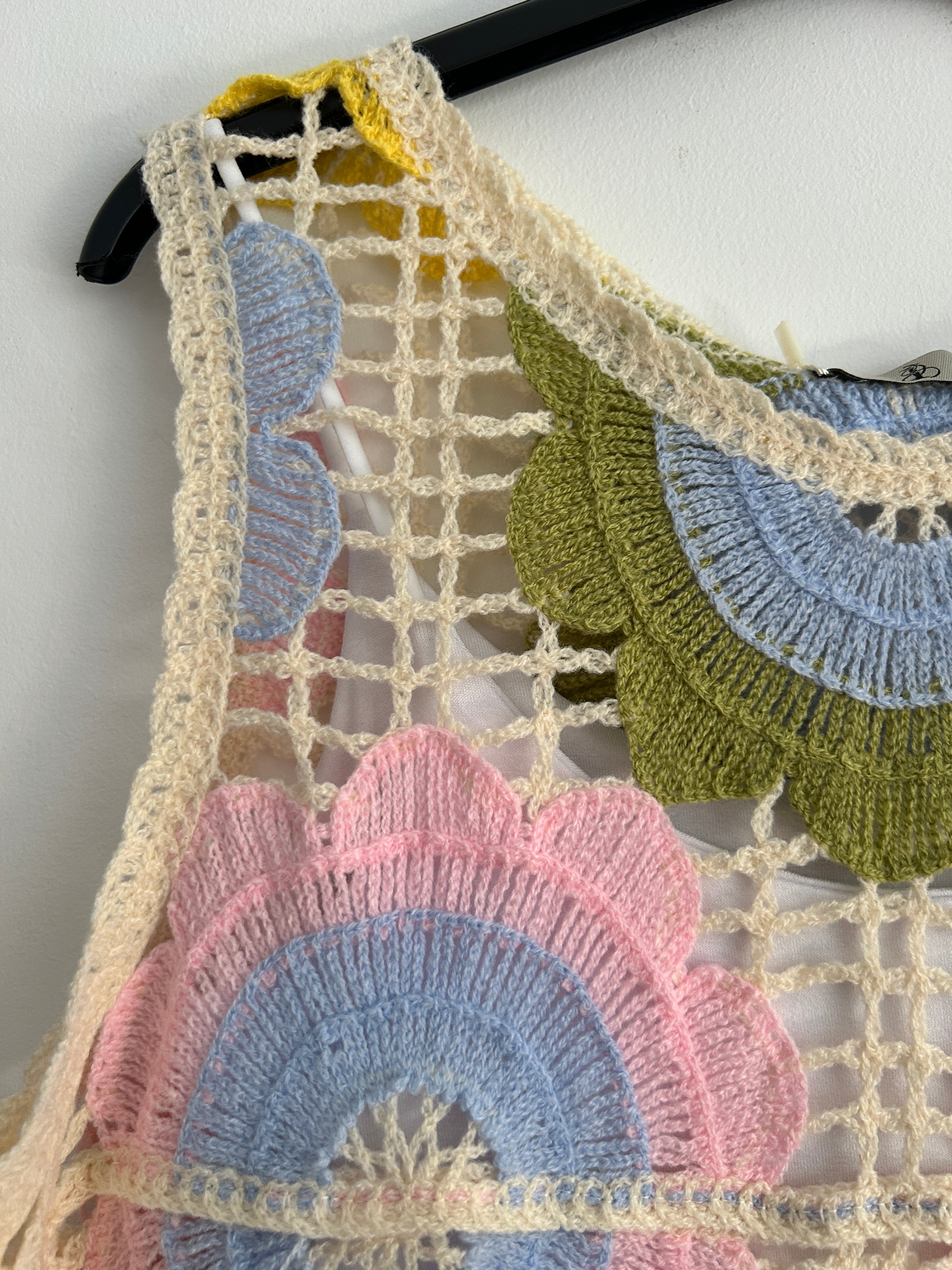Chaleco Crochet Floral con Camiseta Básica de Tirantes – Varios Modelos 🌸✨