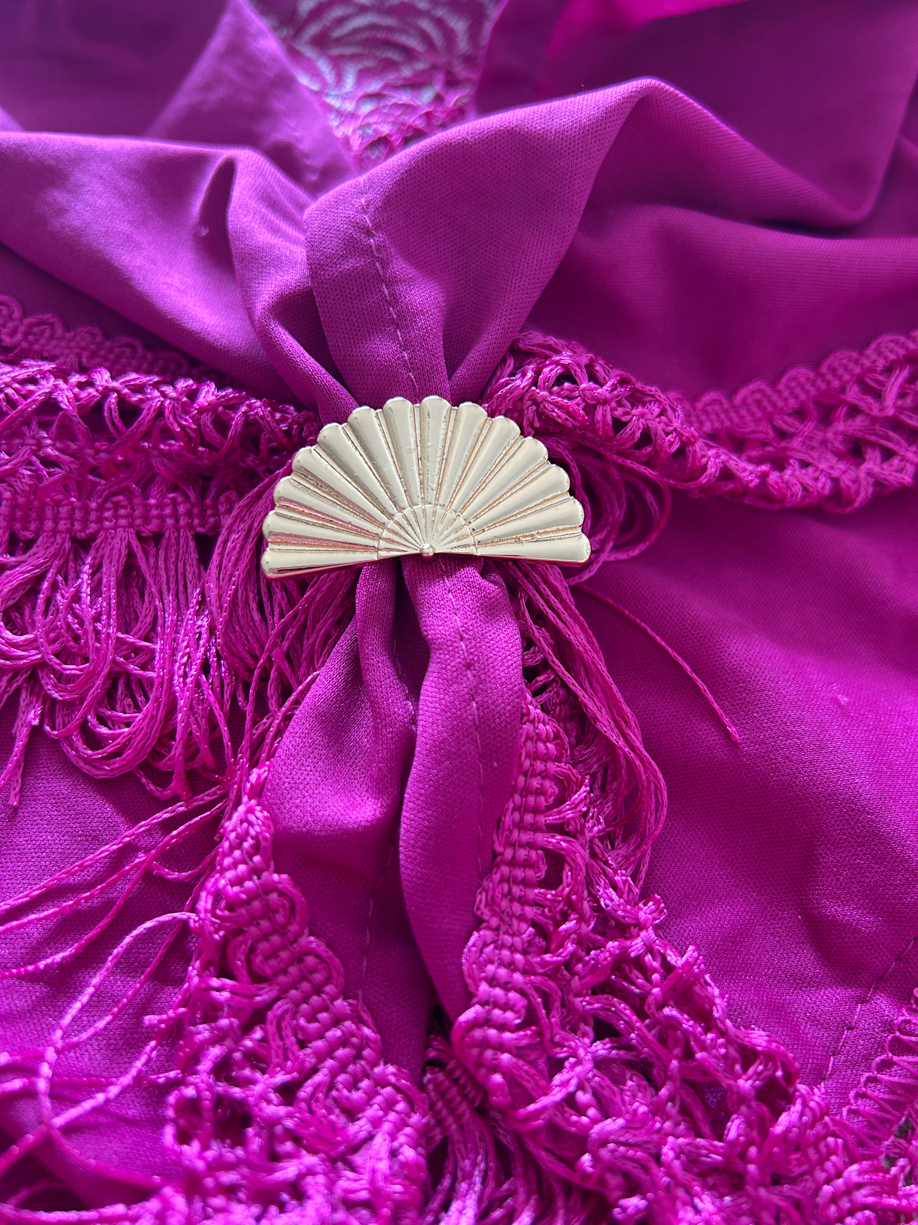 Anillo para Mantón en Forma de Abanico Dorado