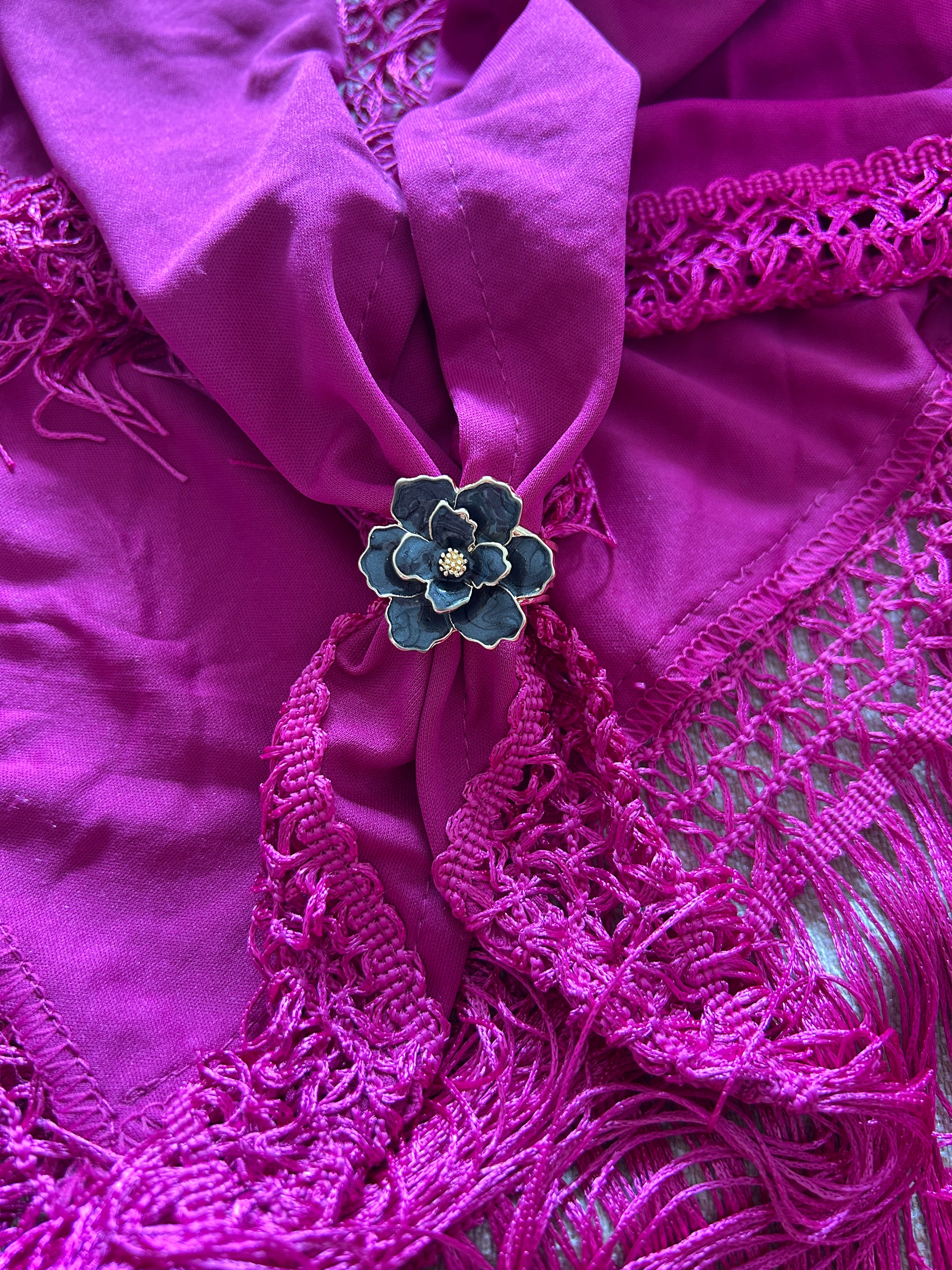 Anillo Broche para Mantón con Flor Azul Marino