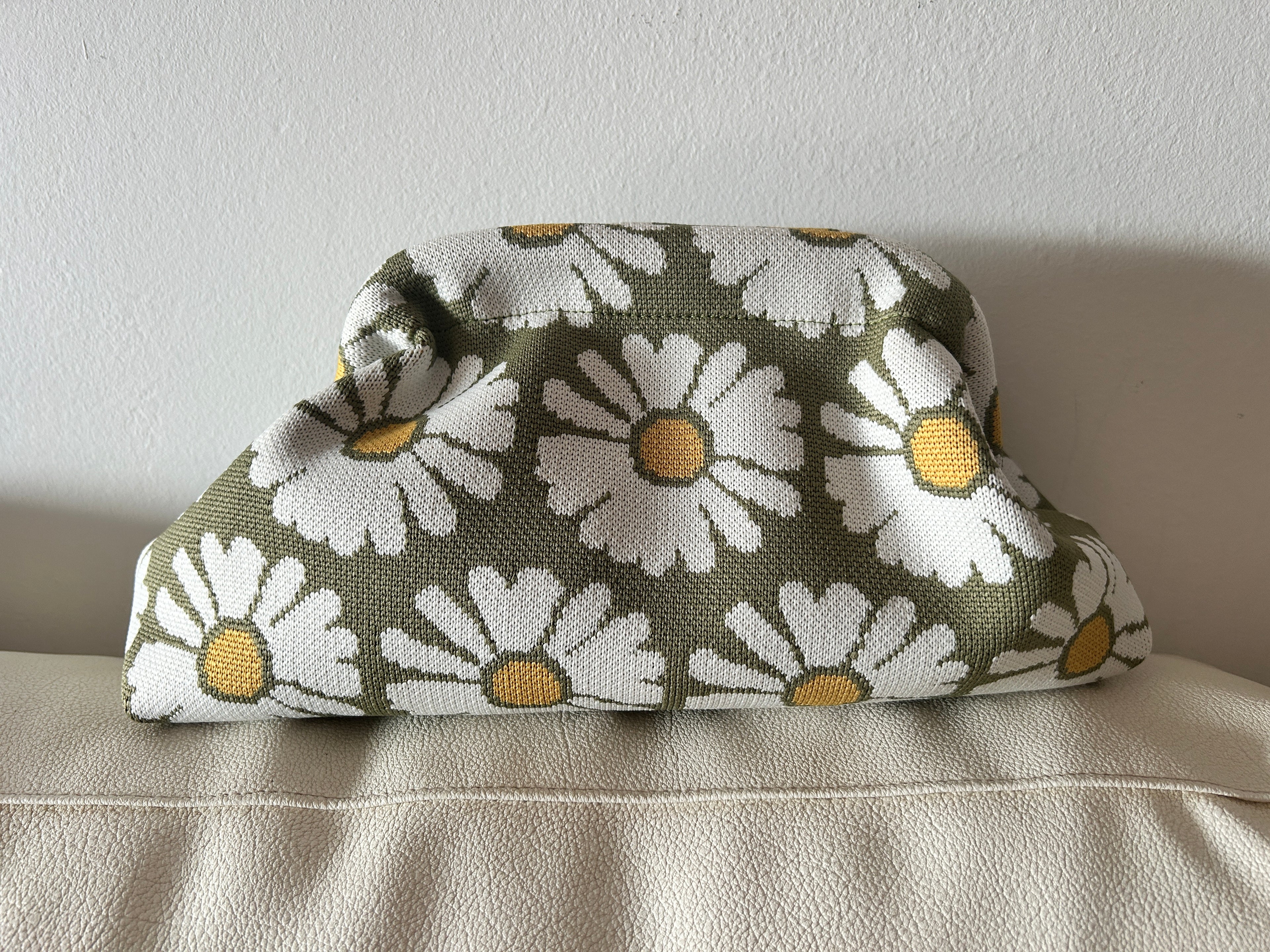 Bolso Clutch de Punto – Elegancia y Tendencia ✨