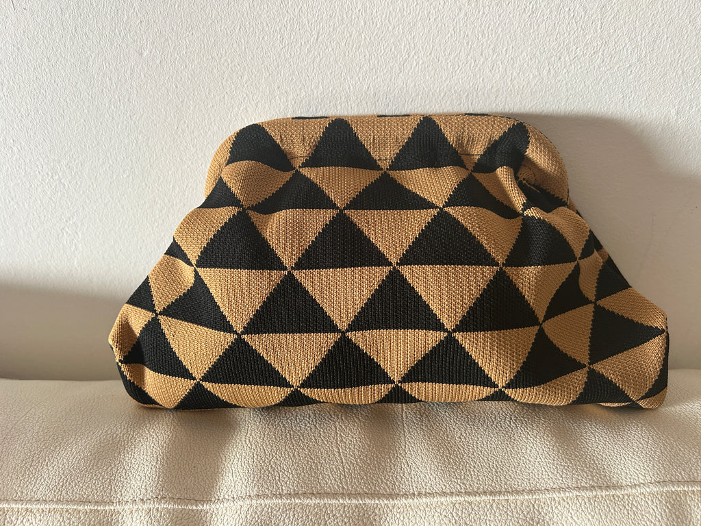 Bolso Clutch de Punto – Elegancia y Tendencia ✨